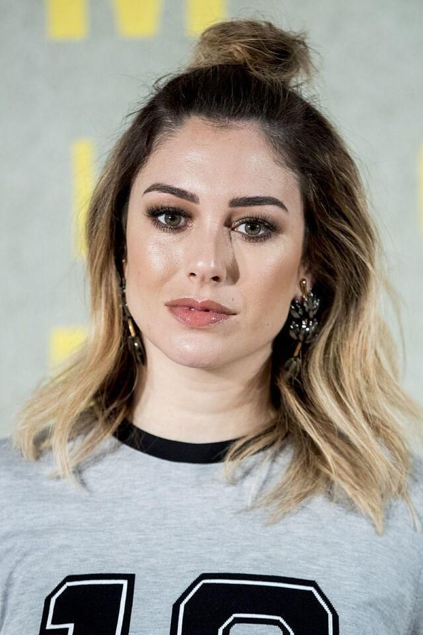 Peinado half up bun para presumir de mechas. Peinado half up bun para presumir de mechas.