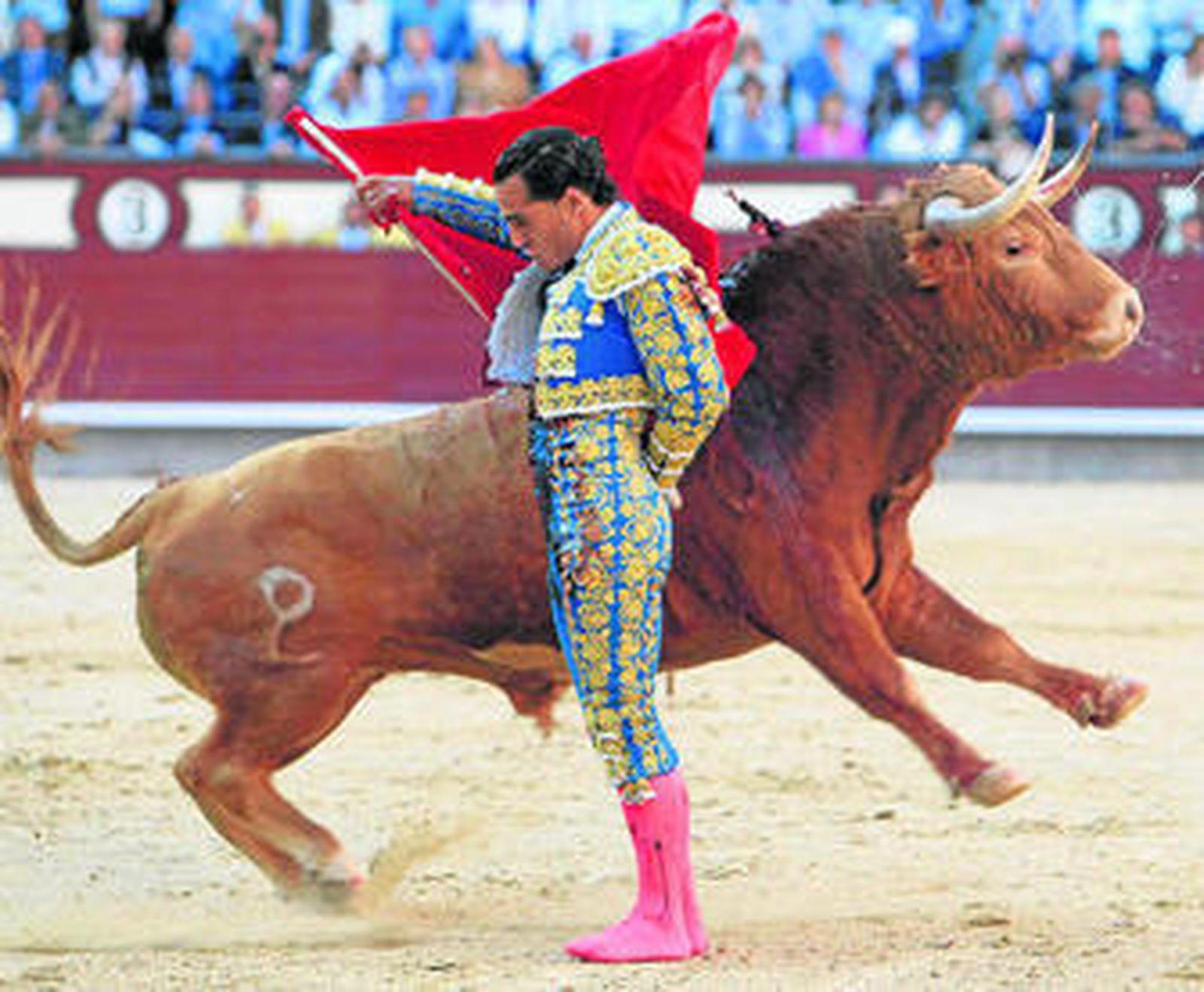 Iván Fandiño, en una bernadina al tercer toro, al que cuajó una importante faena.