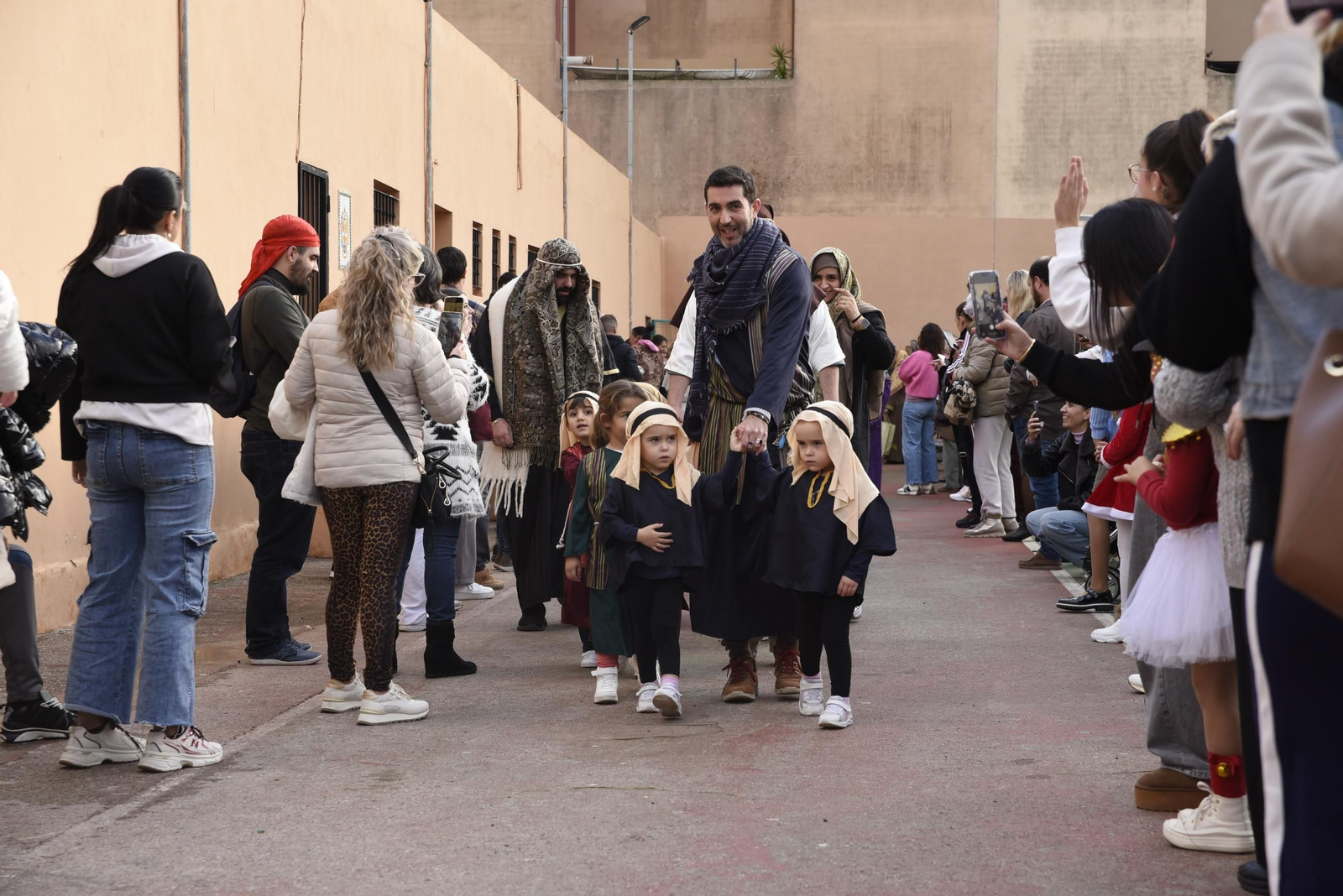 Fotos del belén viviente del Colegio Salesianos de La Línea