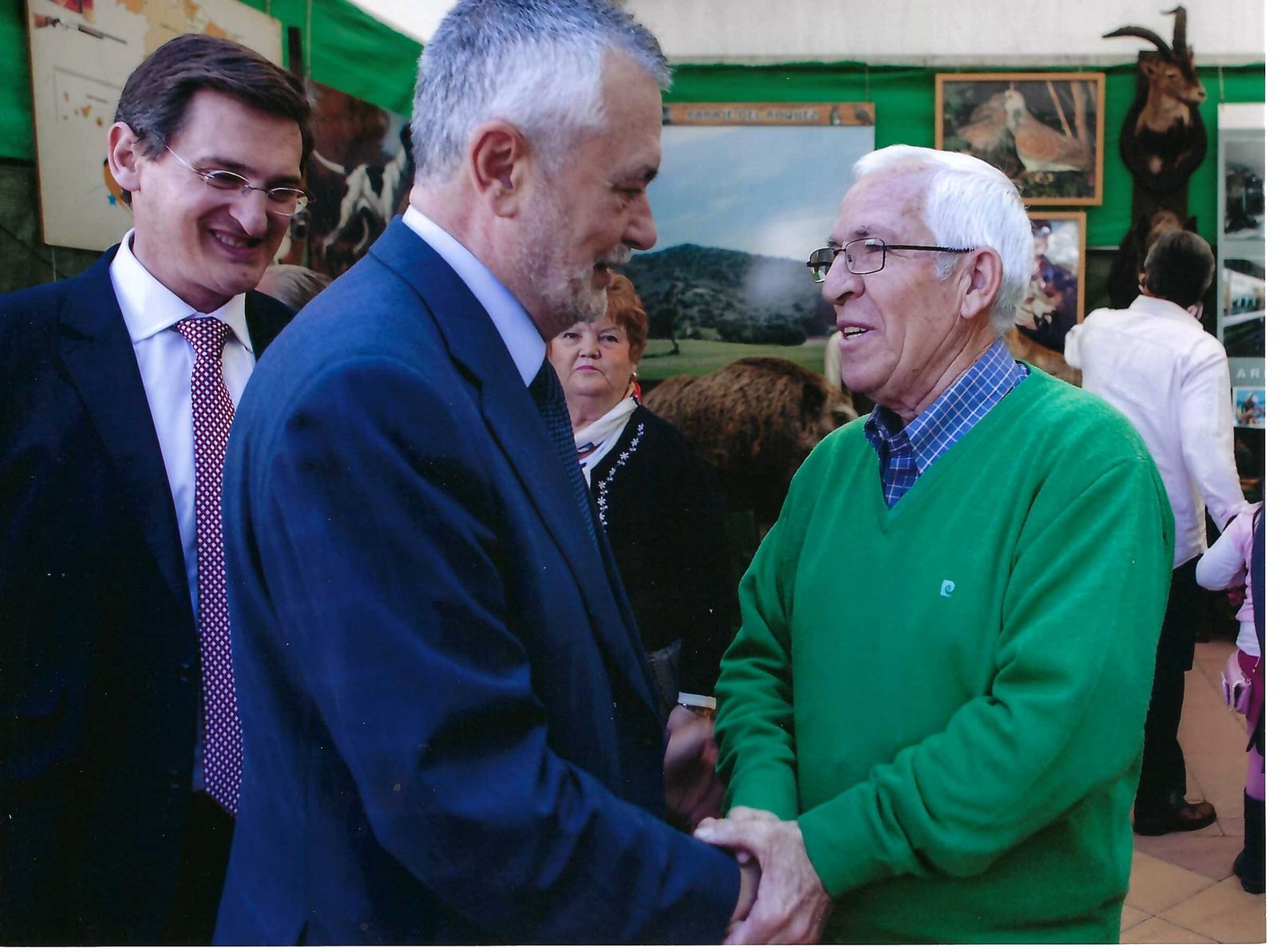 Pascual Soriano recibe a José Antonio Griñán, cuando este era presidente de la Junta de Andalucía, en su estand de Terracultura.