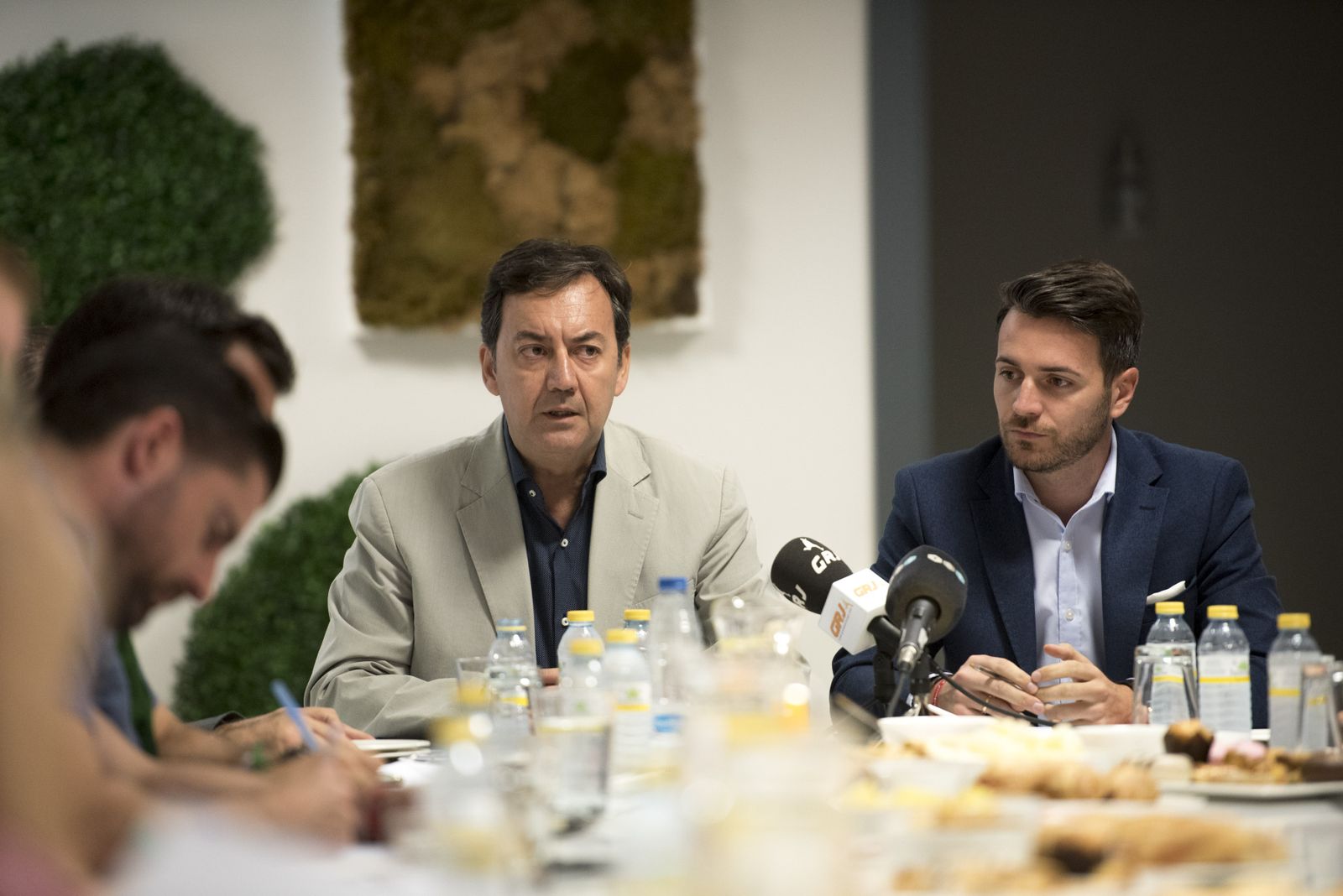 Monterrubio habla durante un desayuno informativo del club