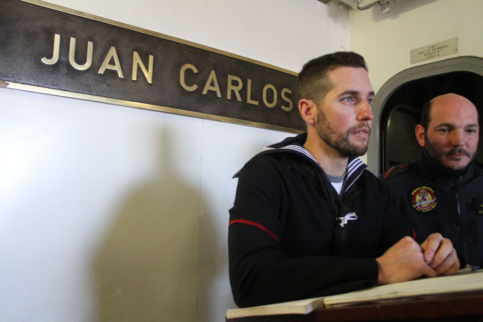 Imágenes de las primeras horas del portaaviones "Juan Carlos I" en el puerto de Huelva, durante su visita este fin de semana