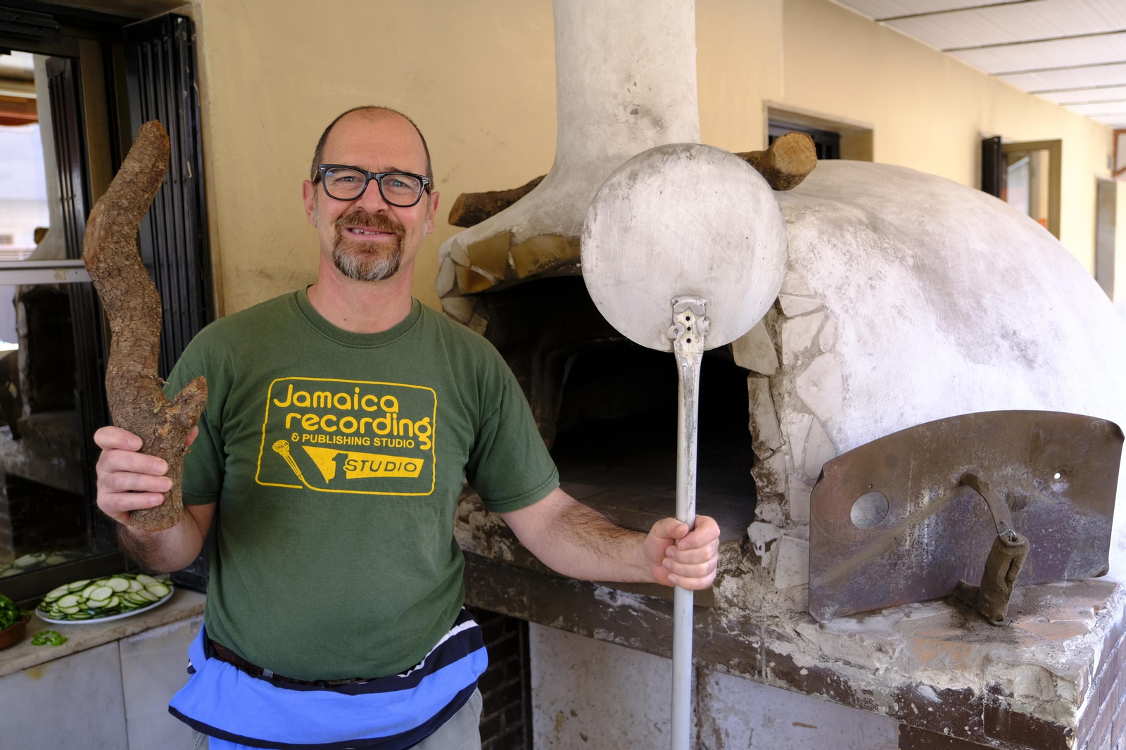 Fotogalería de la Pizzeria La Trattoria, 20 años de vida. Almería