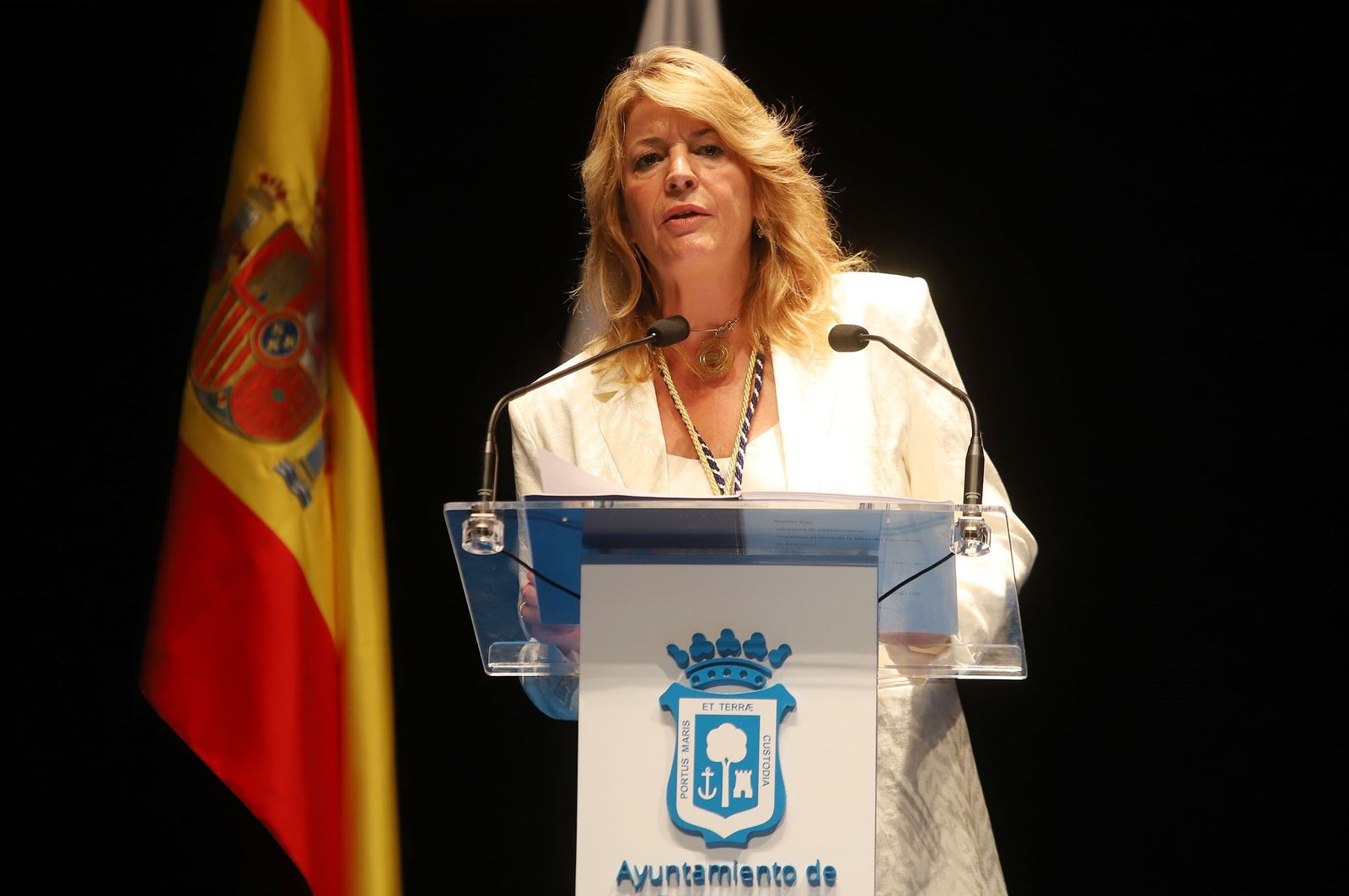 Pilar Miranda durante su investidura