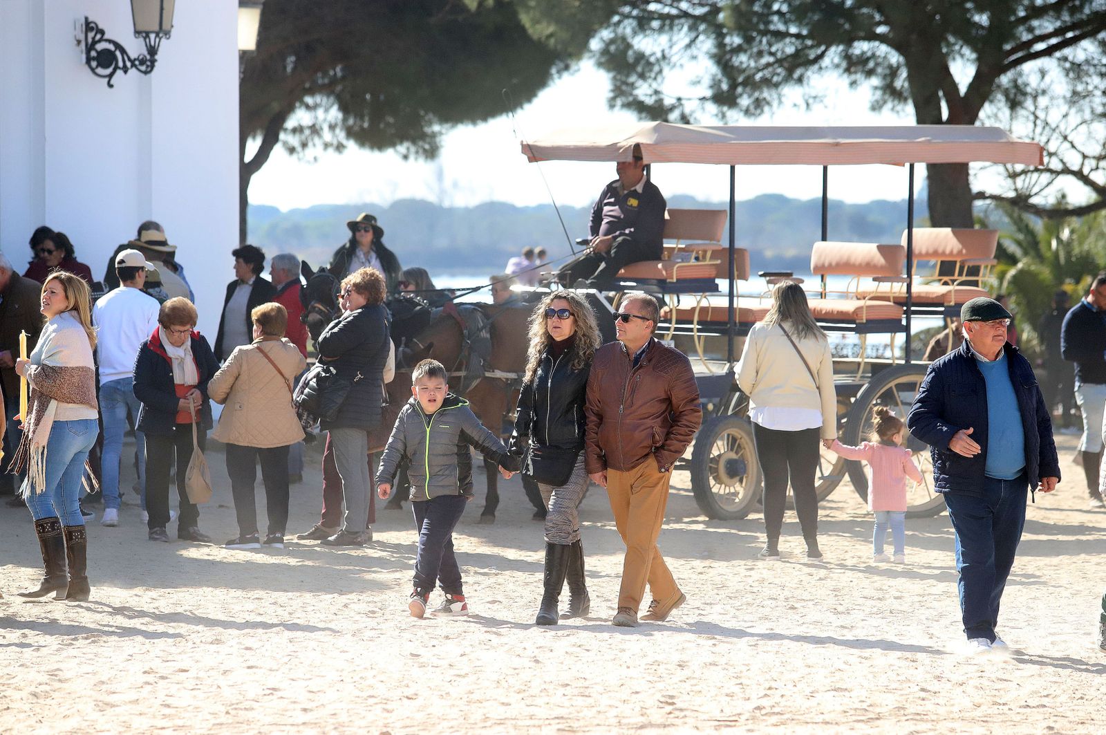 Imágenes del ambiente previo a la celebración de la Candelaria en El Rocío