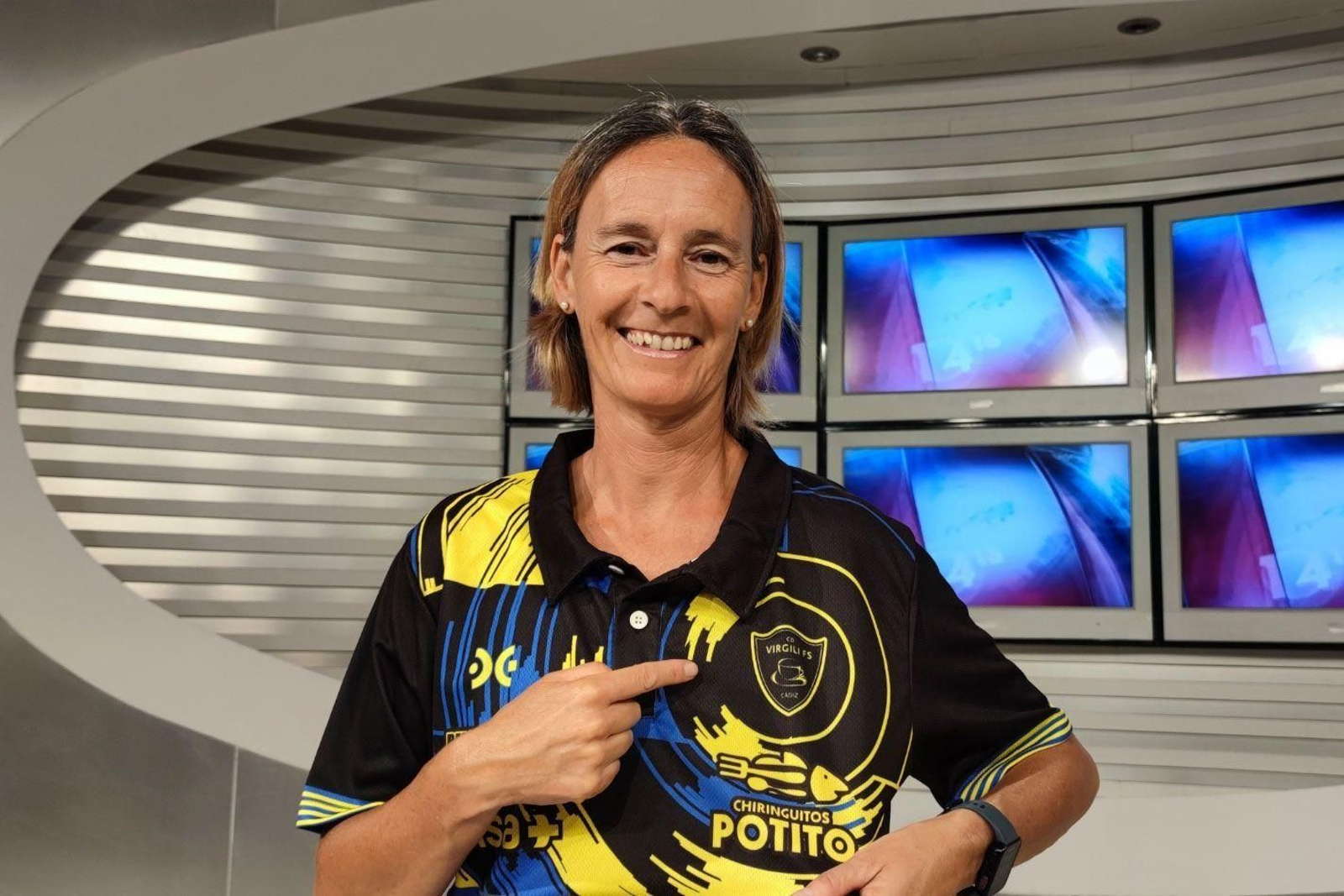 Déborah Fernández, en su puesta de largo como nueva 'directora de orquesta' del equipo.