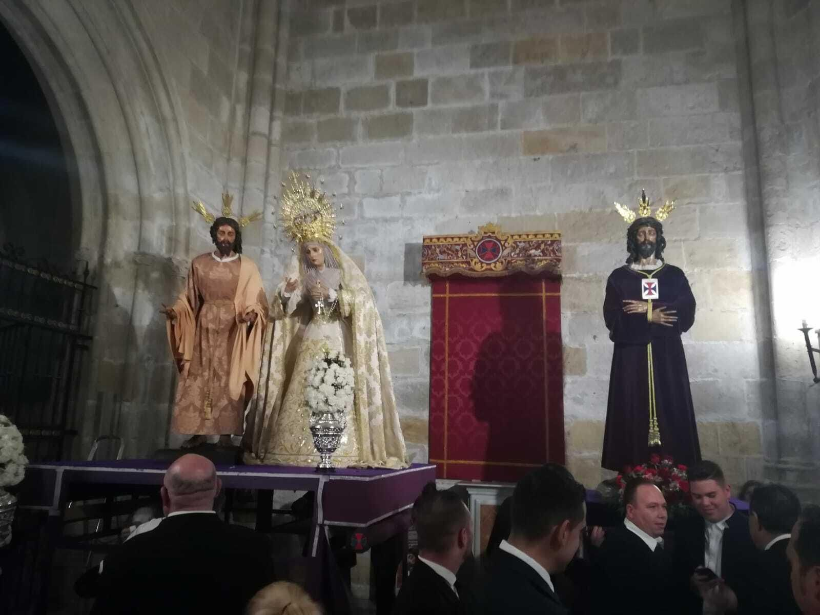 Las tres imágenes labradas por Dubé de Luque, en la Catedral tras ser trasladadas.