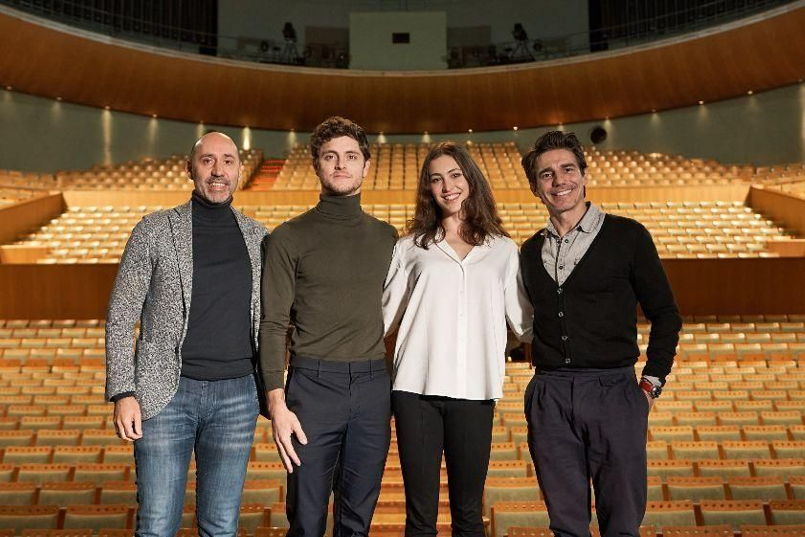 De izquierda a Derecha, el director del teatro, Javier Menéndez, Yanier Gómez, Yaman Kelemet y Joaquín de Luz.
