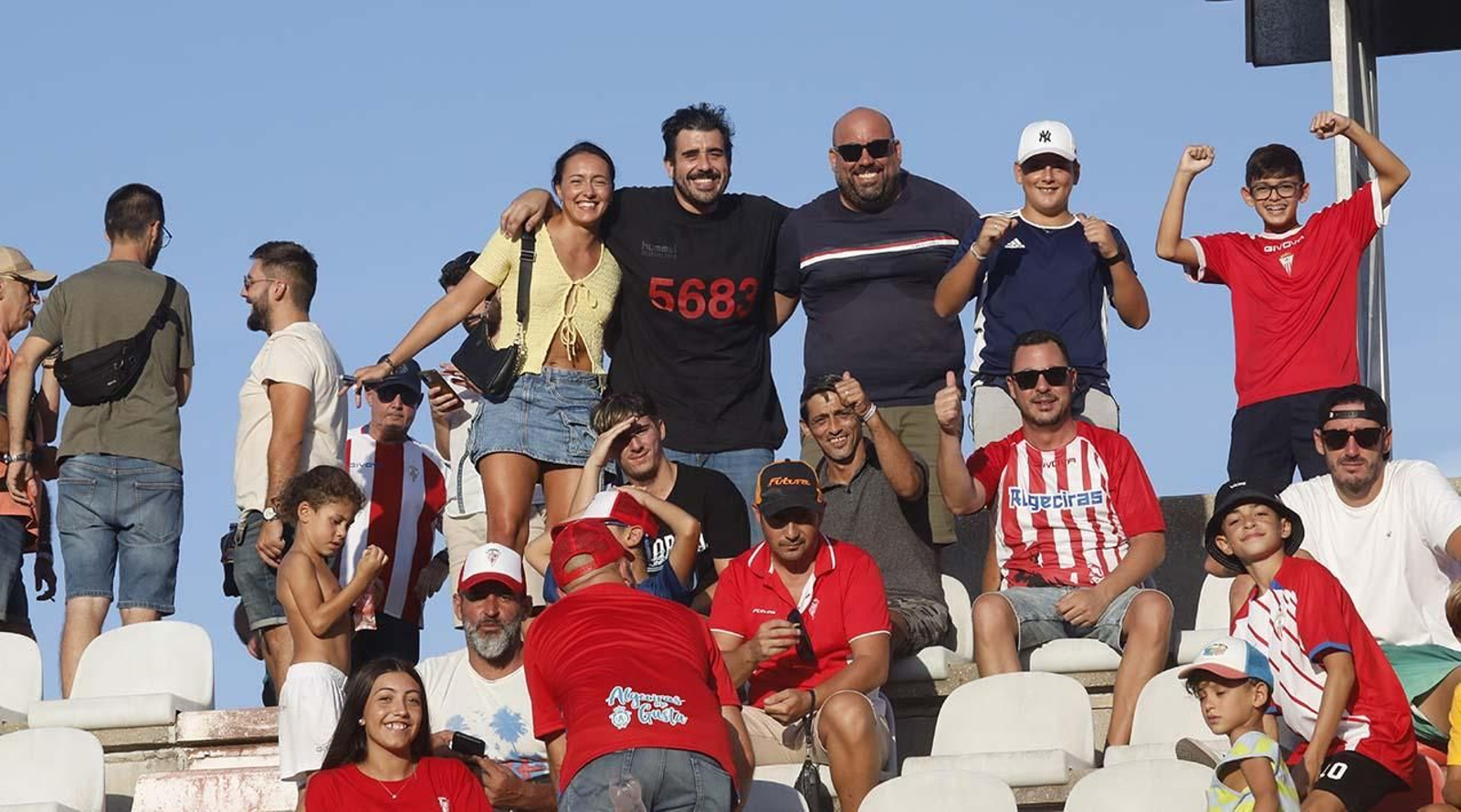 Búscate entre los aficionados del Algeciras CF - Sevilla Atlético en el Nuevo Mirador