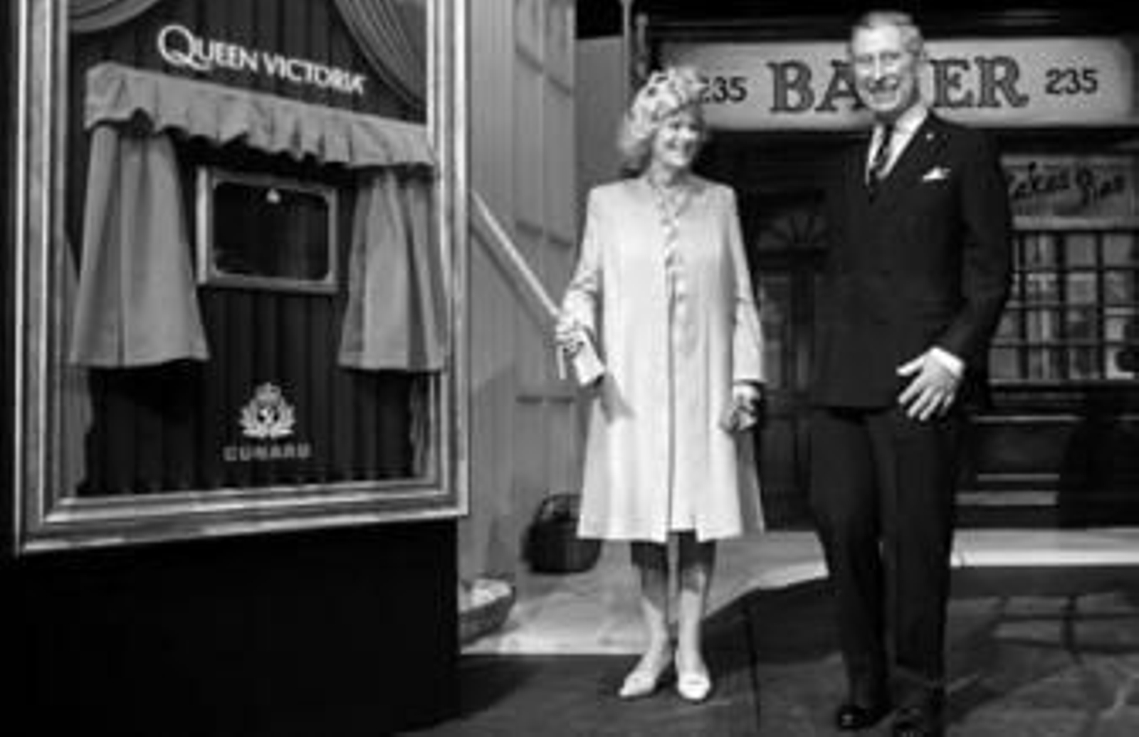 Camilla gafa el bautizo de un trasatlánticoMichelle Bachelet recibe al matrimonio Banderas