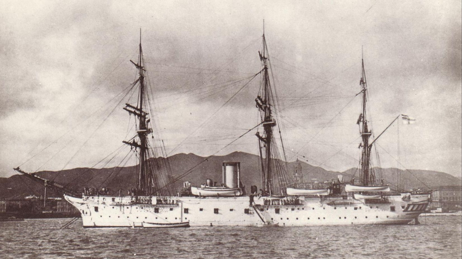 Corbeta alemana 'Gneisenau' fondeada frente a Málaga