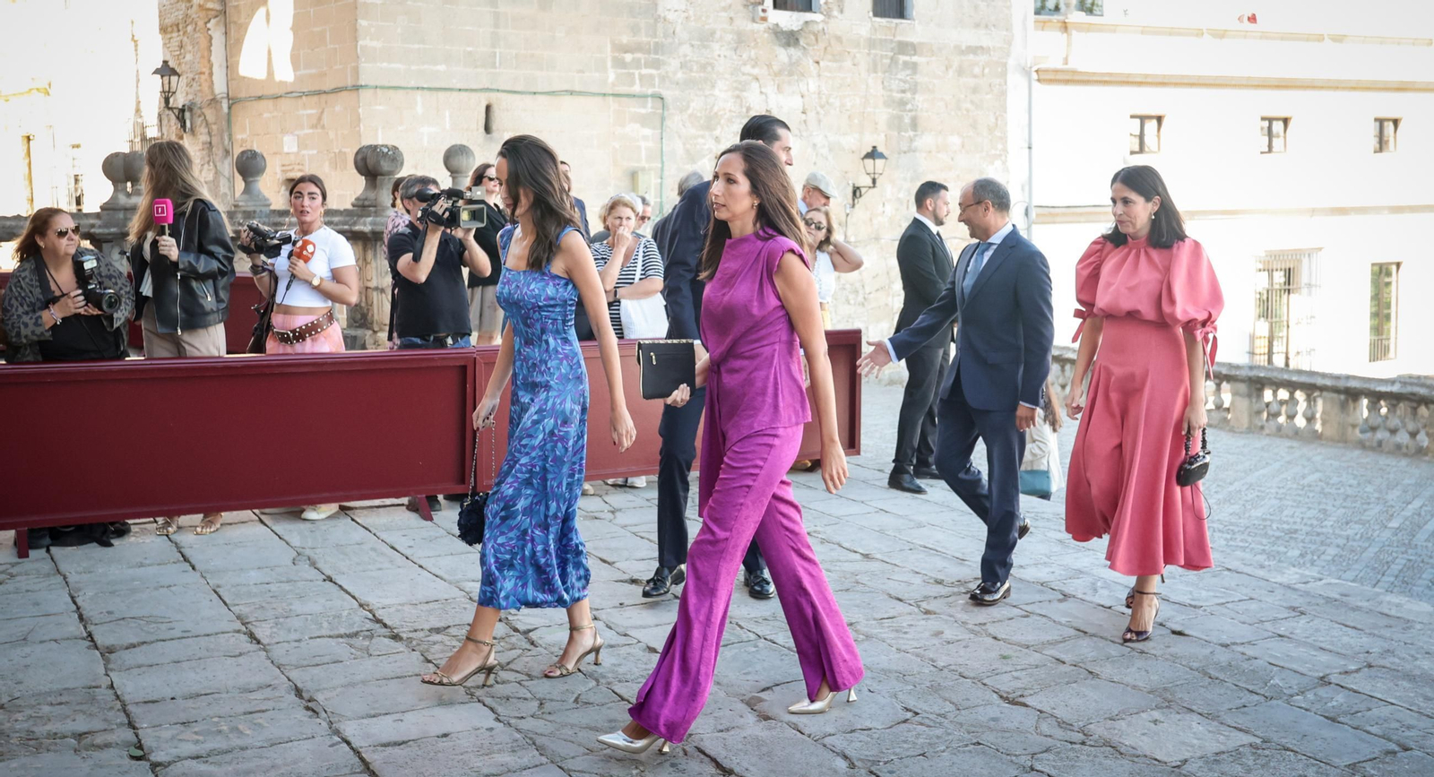 Imágenes de los asistentes a la boda de Ana Cristina Portillo Domecq en la Catedral de Jerez Imágenes de los asistentes a la boda de Ana Cristina Portillo Domecq en la Catedral de Jerez