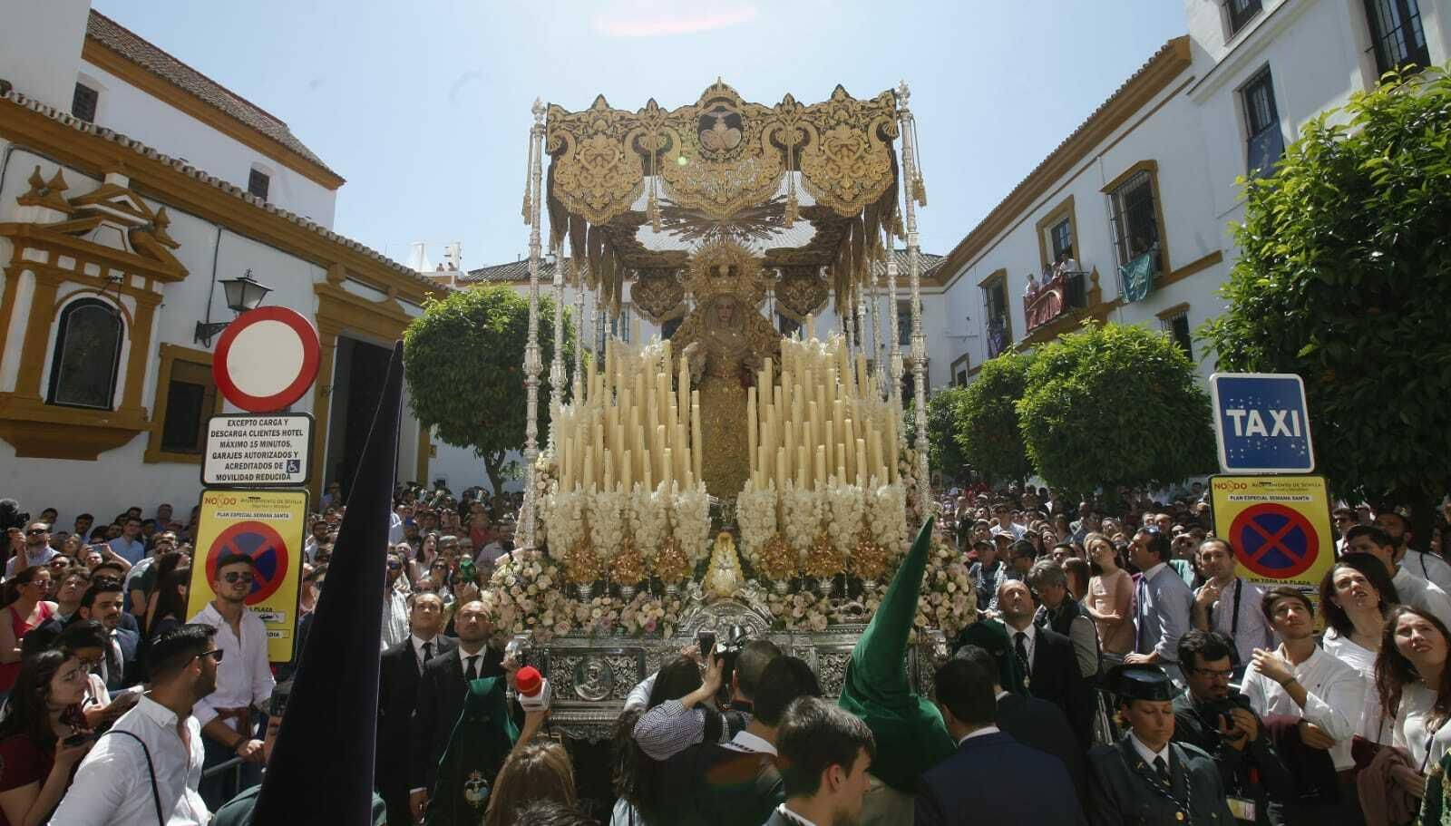 Las imágenes del Lunes Santo en Sevilla