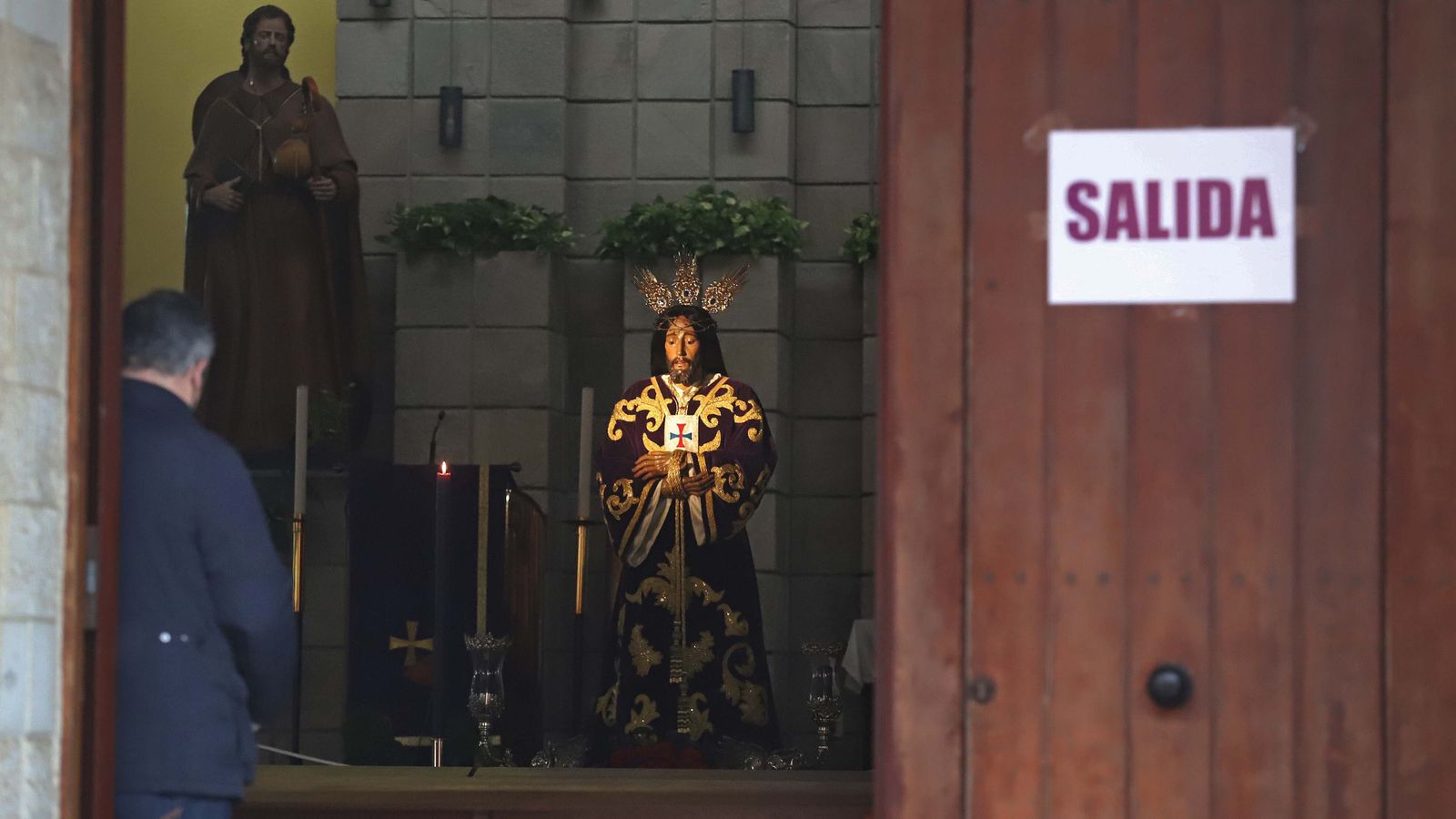 Solemne veneración de fieles al Medinaceli de La Línea