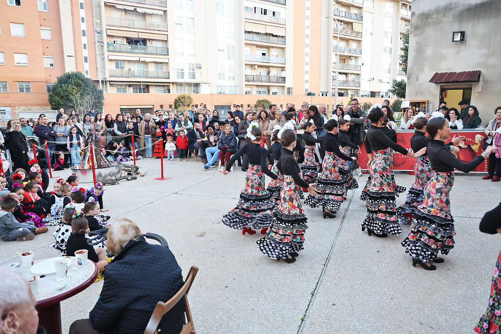 Imágenes del ambiente en la Zambomba Sor Eusebia