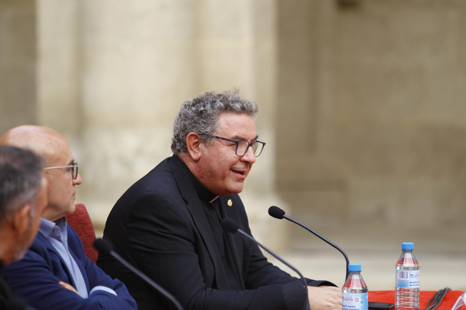 El escritor Jesús Sánchez Adalid, protagonista de Diario de los Libros, en la Catedral de Almería