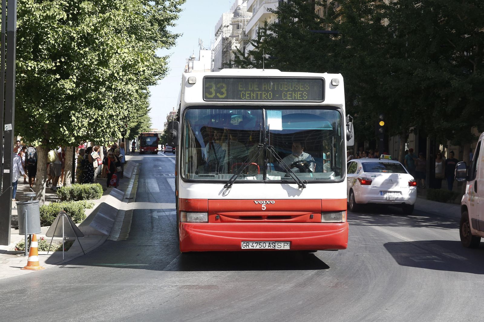 Uno los autobuses más antiguos de la flota pertenece a la línea 33.