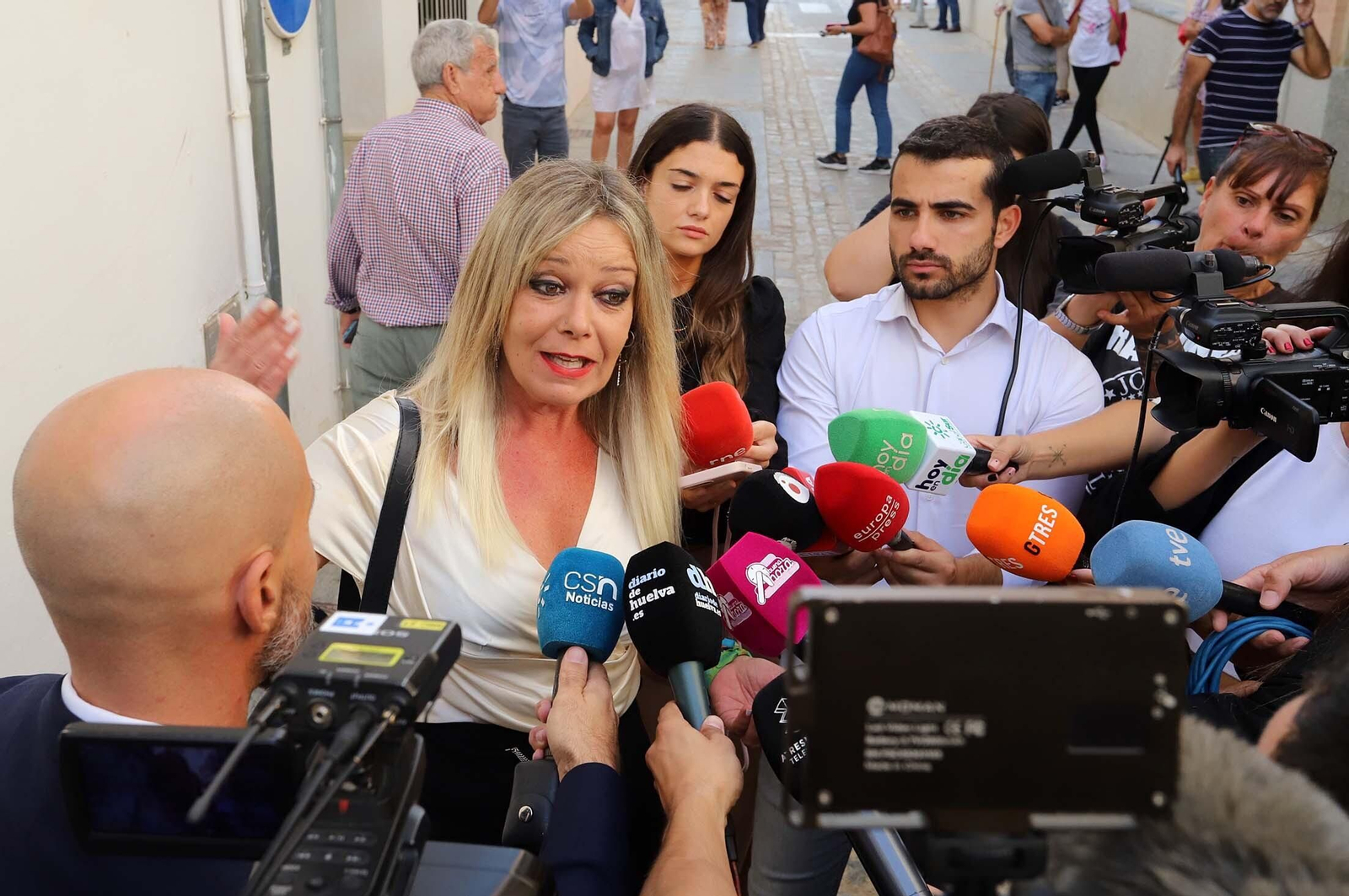 Personalidades y amigos que arroparon a la familia de Jesús Quintero, en imágenes