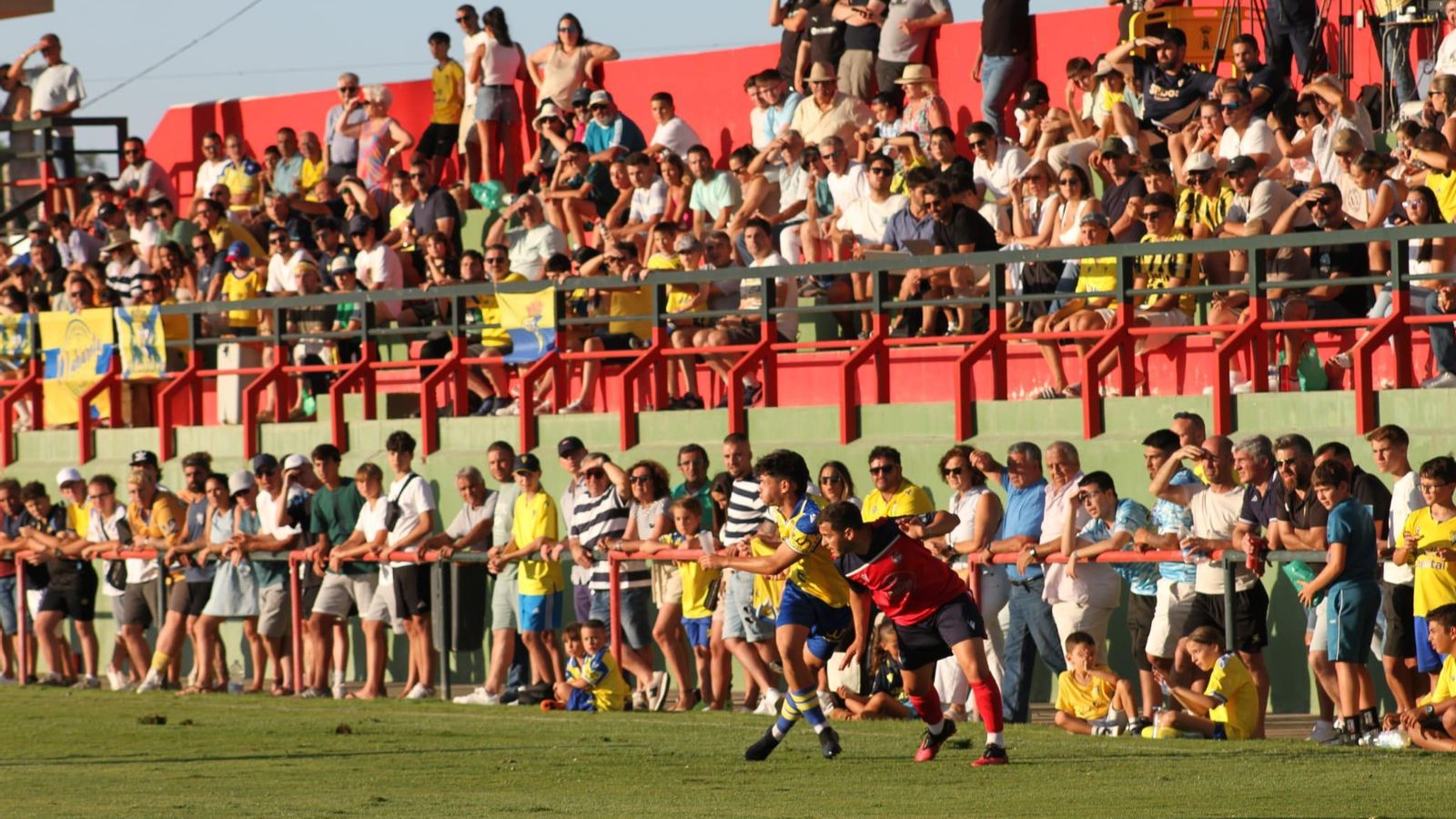 Las imágenes del amistoso entre el Barbate y el Cádiz CF