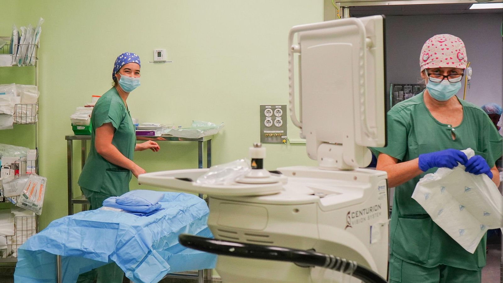 Un quirófano del Doctor Olóriz siendo preparado para una operación