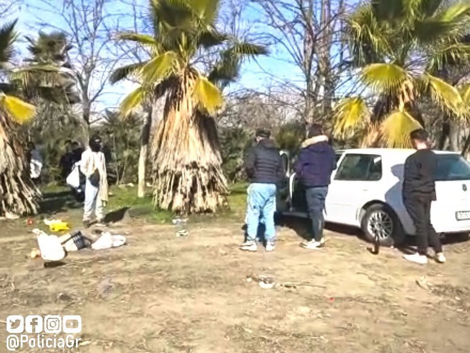 Imagen de la fiesta, que congregó a jóvenes en una zona entre La Chana y Bobadilla.