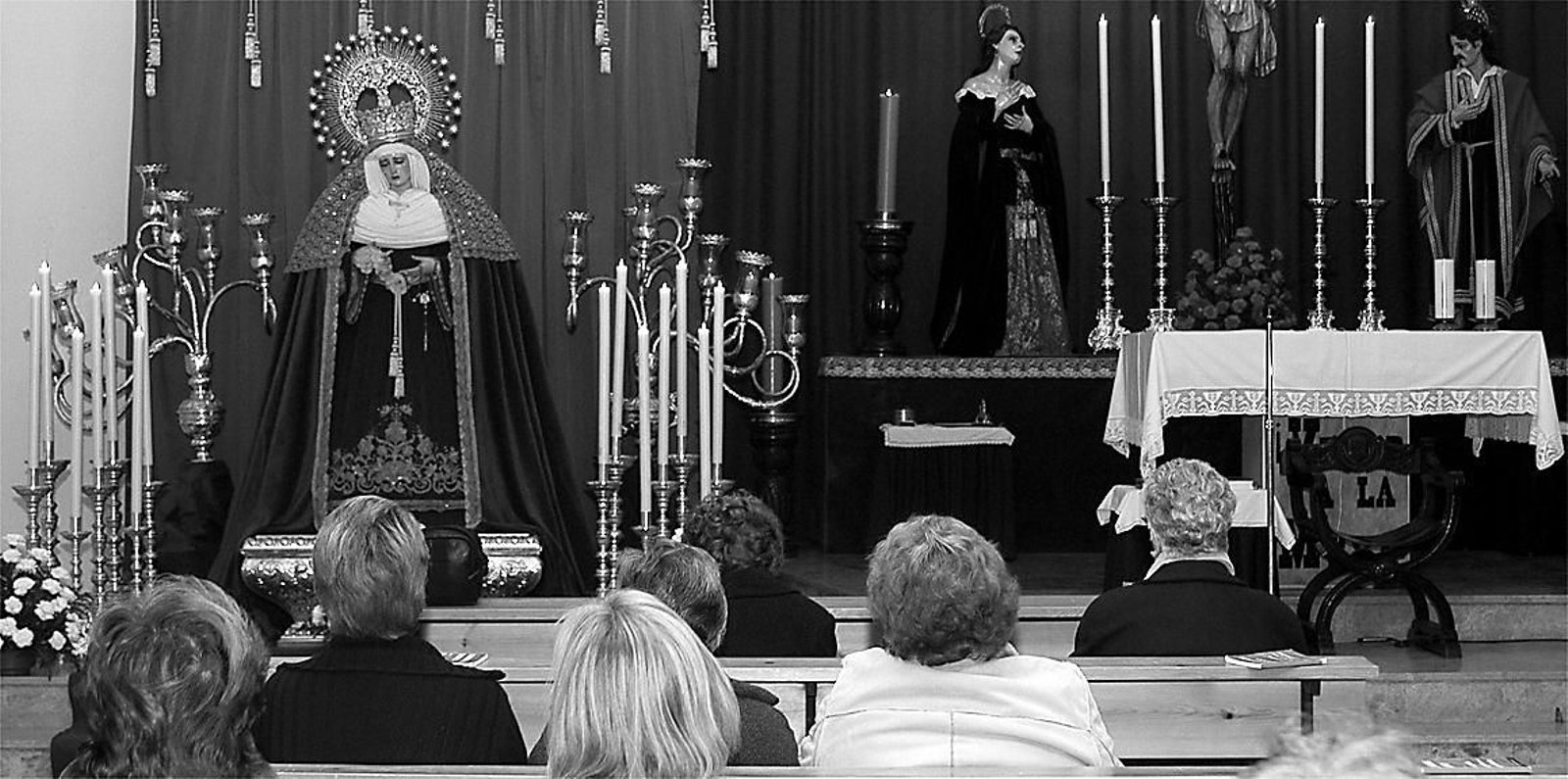 2005. Altar de cultos en San Benito