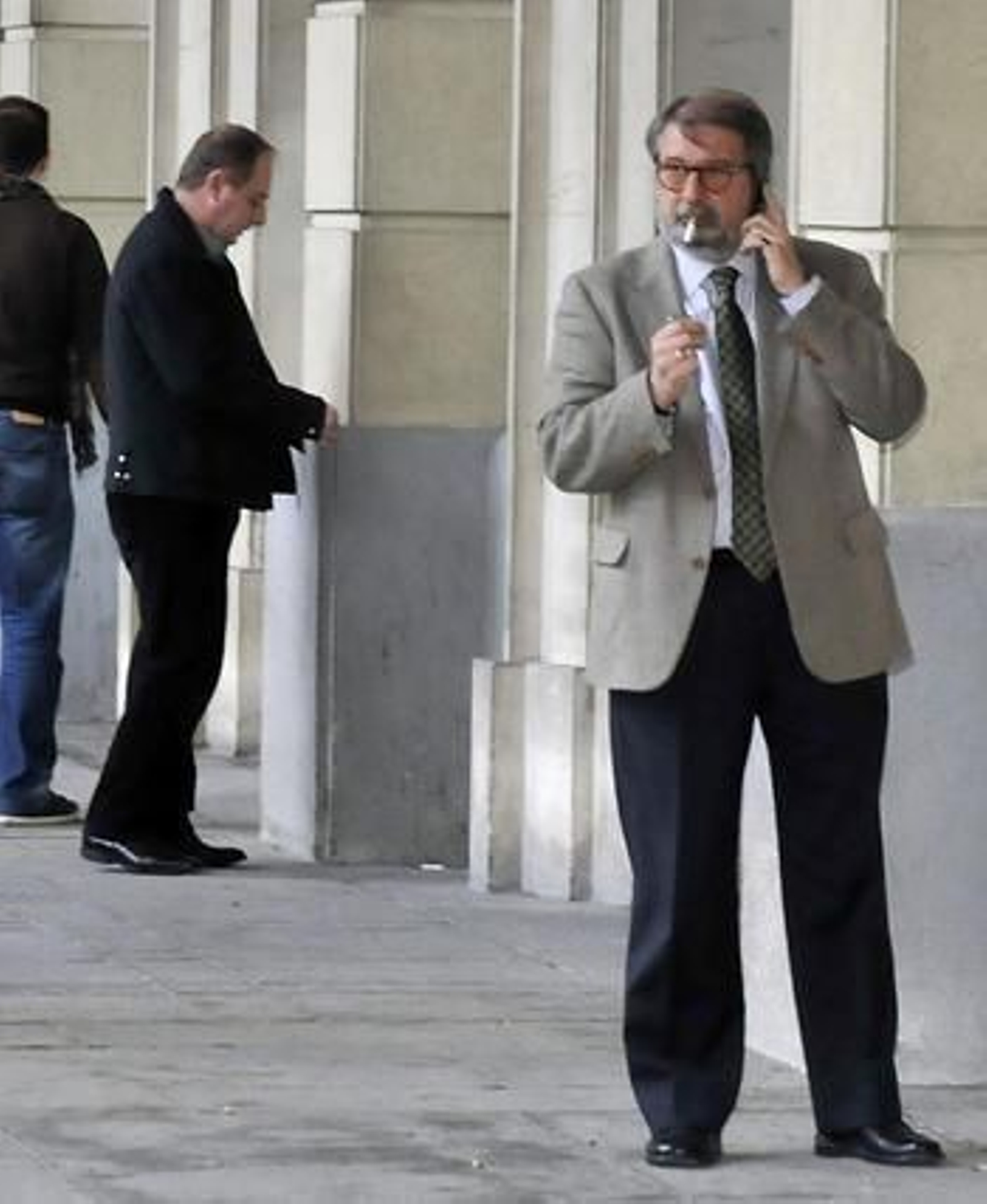 Fernando de Pablo, abogado del Cuco, llegando a los Juzgados.  Foto: Juan Carlos Vázquez