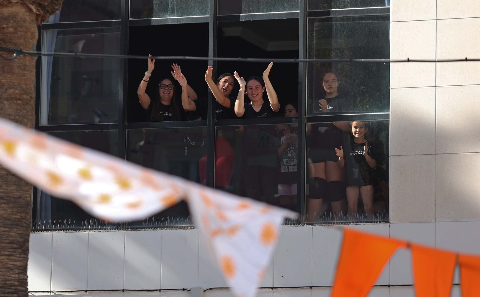 El mercadillo hippie de la Fiesta de la Primavera de La Línea, en imágenes