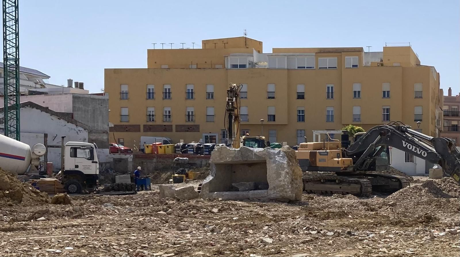 Una de las piletas encontradas en el solar de la antigua fábrica de La Tarifeña. Una de las piletas encontradas en el solar de la antigua fábrica de La Tarifeña.