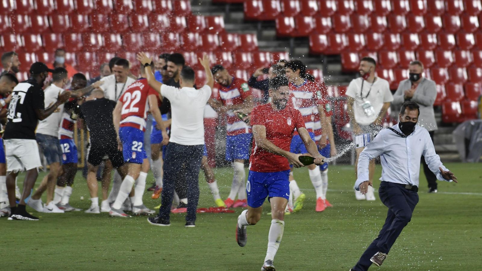 La alegría se desató en el césped cuando se concretó la presencia en la Liga Europa.