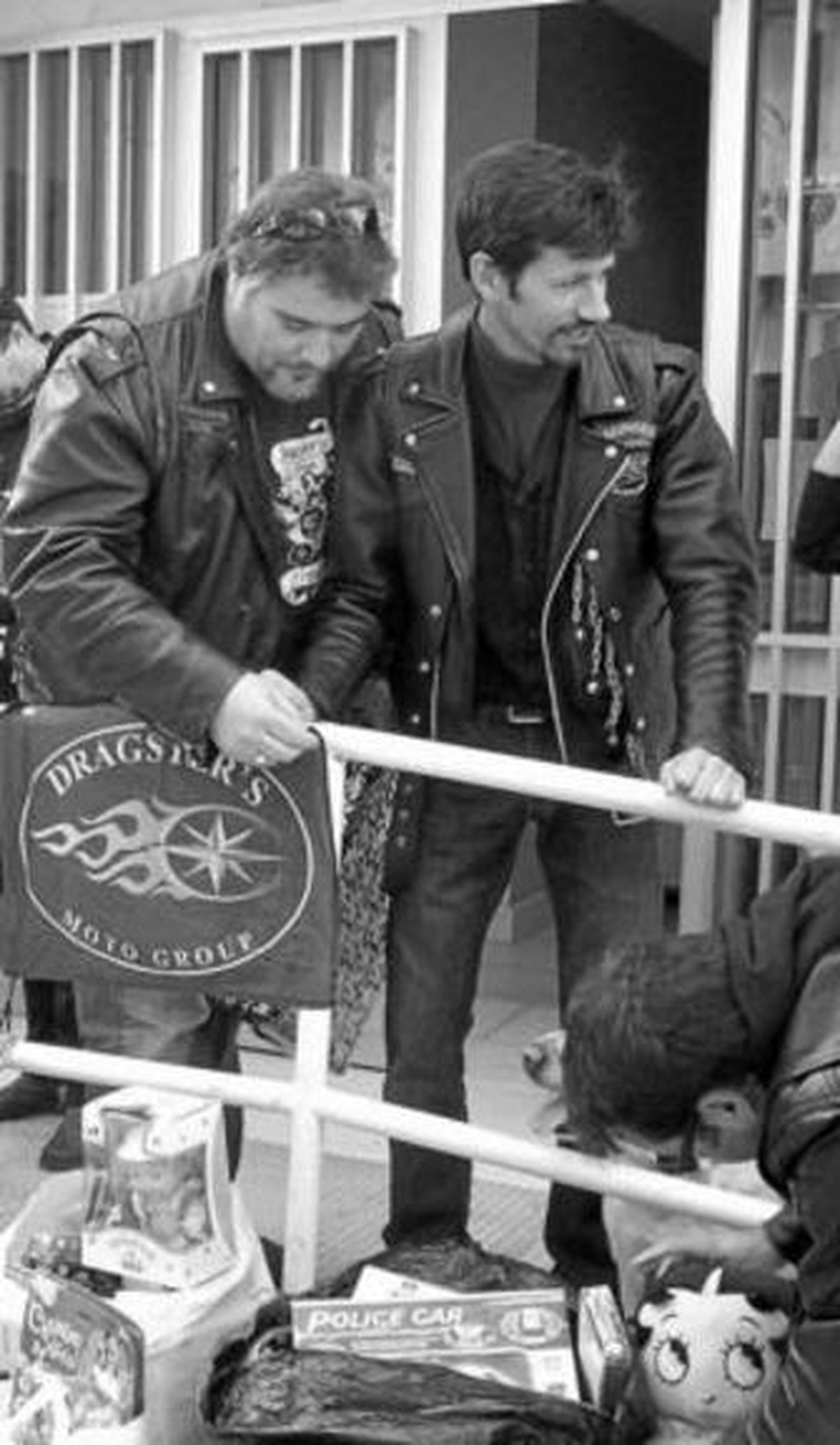 Los moteros, durante la entrega de los juguetes en la Villa.