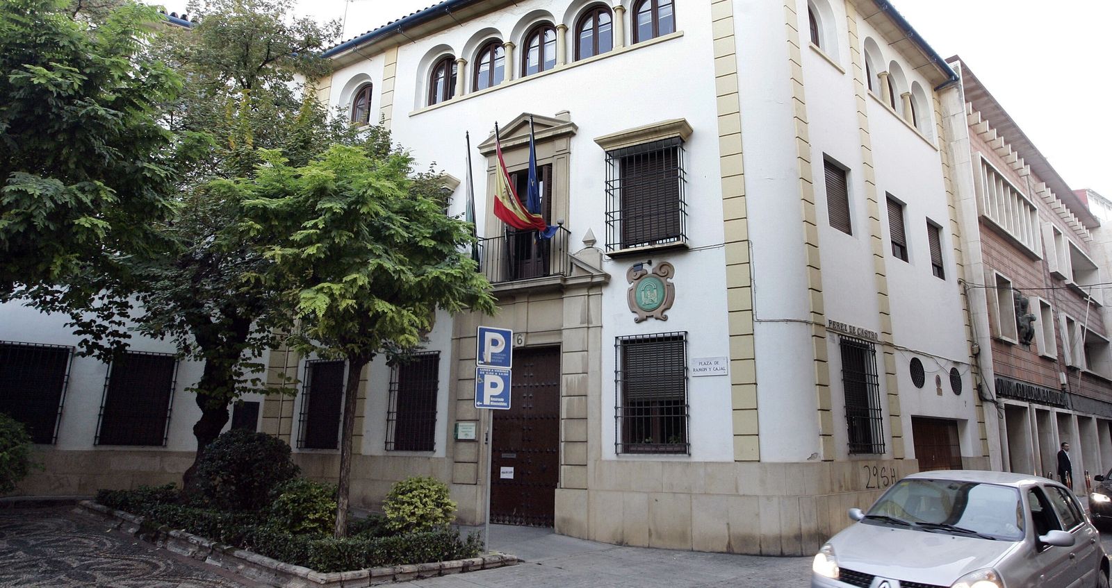 Puerta principal de la Delegación de Igualdad, Políticas Sociales y Conciliación de la Junta en Córdoba.