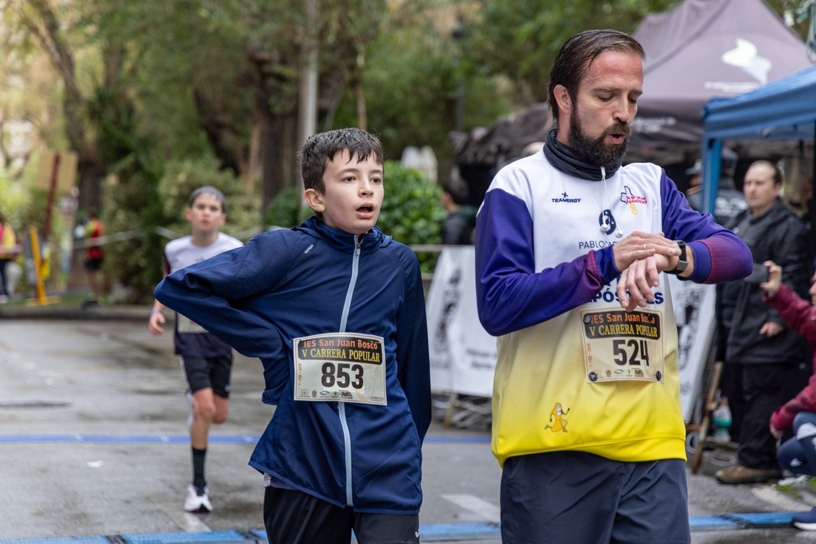 En imágenes: la lluvia no frena a más de un millar de corredores en la V Carrera Popular del IES San Juan Bosco (1)
