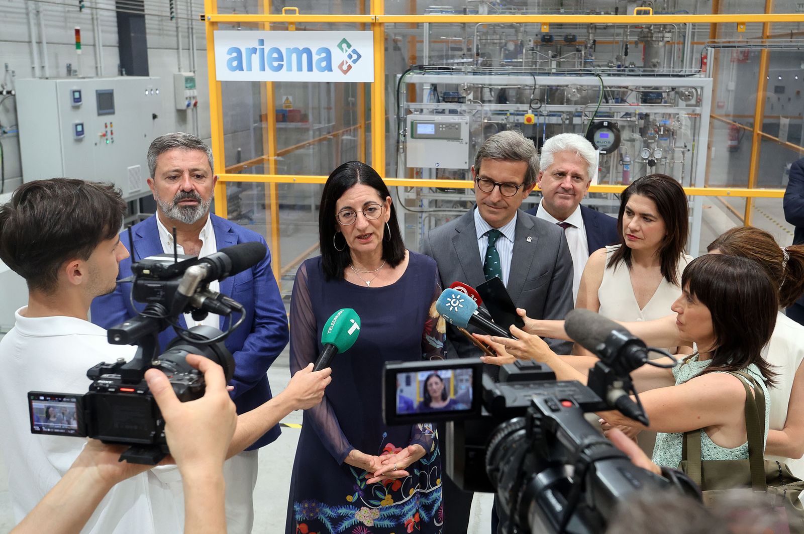 Imágenes de la visita de Jorge Paradela a las instalaciones de la empresa Ariema Energía y Medioambiente SL, especializada en hidrógeno verde