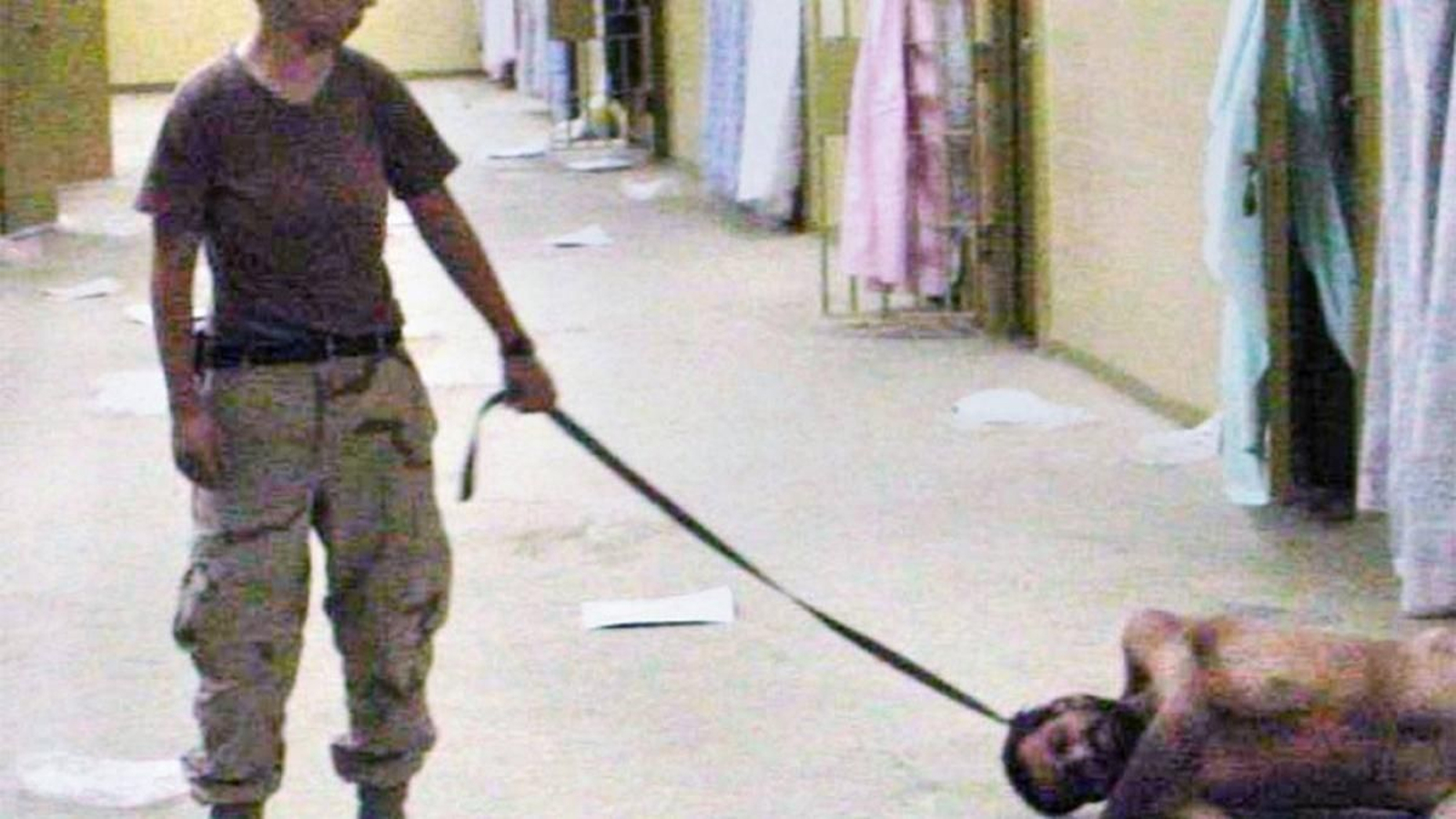 Torturas en la prisión iraquí de Abu Ghraib en 2003.