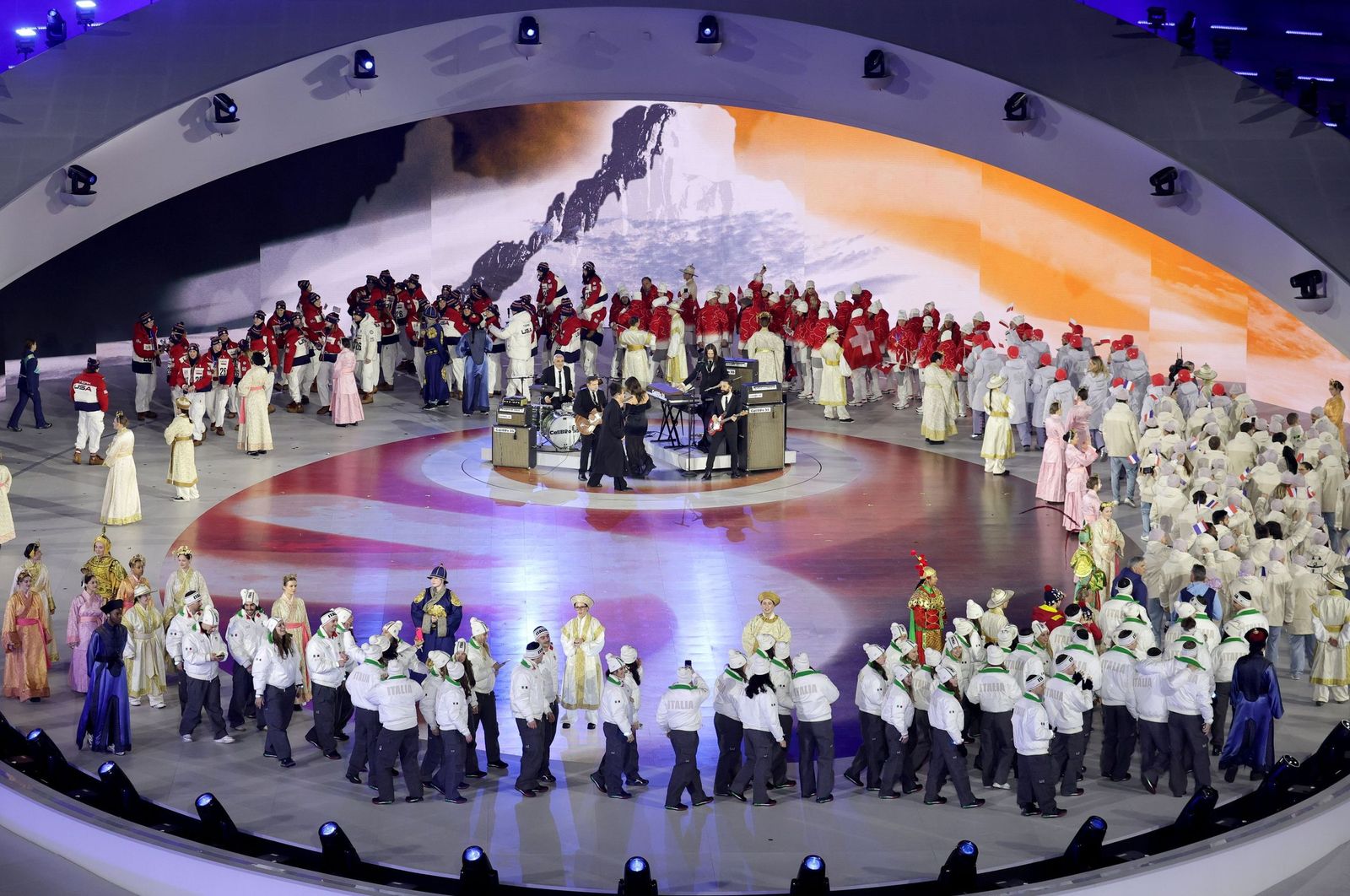 Las mejores fotos de los Juegos Olímpicos de invierno Milán Cortina d'Ampezzo 2026 | Ceremonia de clausura y jornada 17 y última