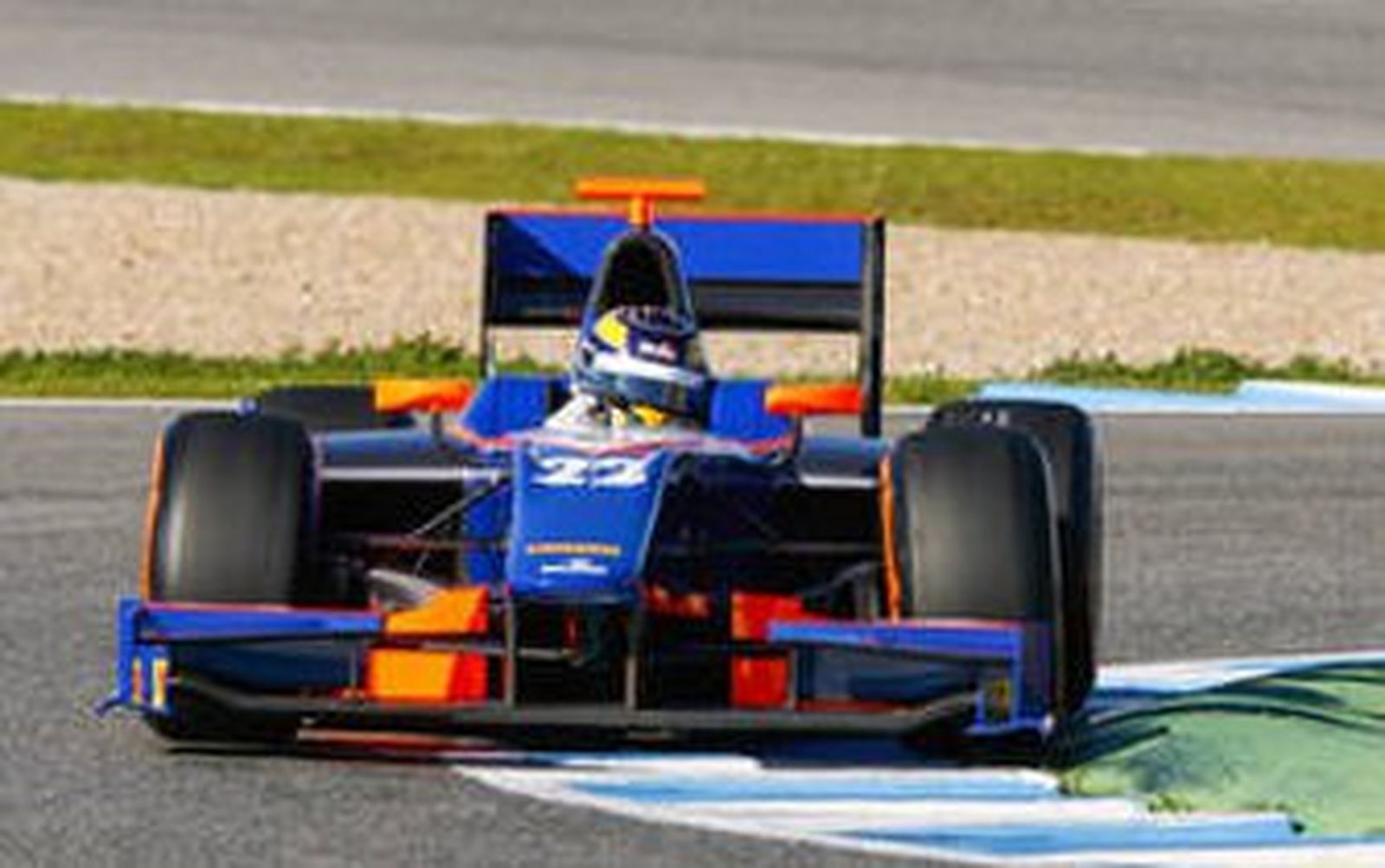 Tom Dillmann domina en la primera sesión en el Circuito