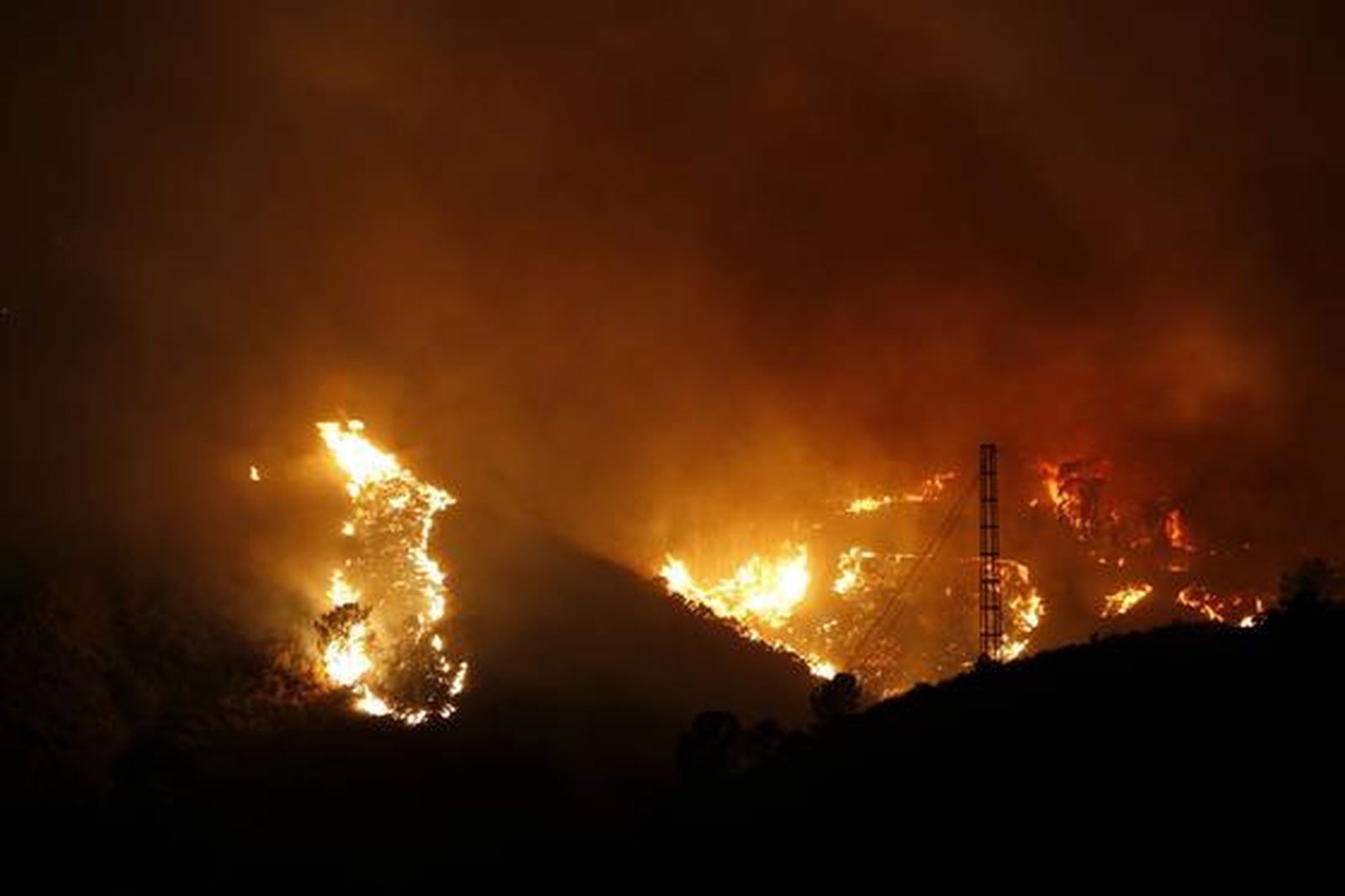 Imágenes del incendio de la Costa del Sol

Foto: EFE/ Reuters/ Lectores