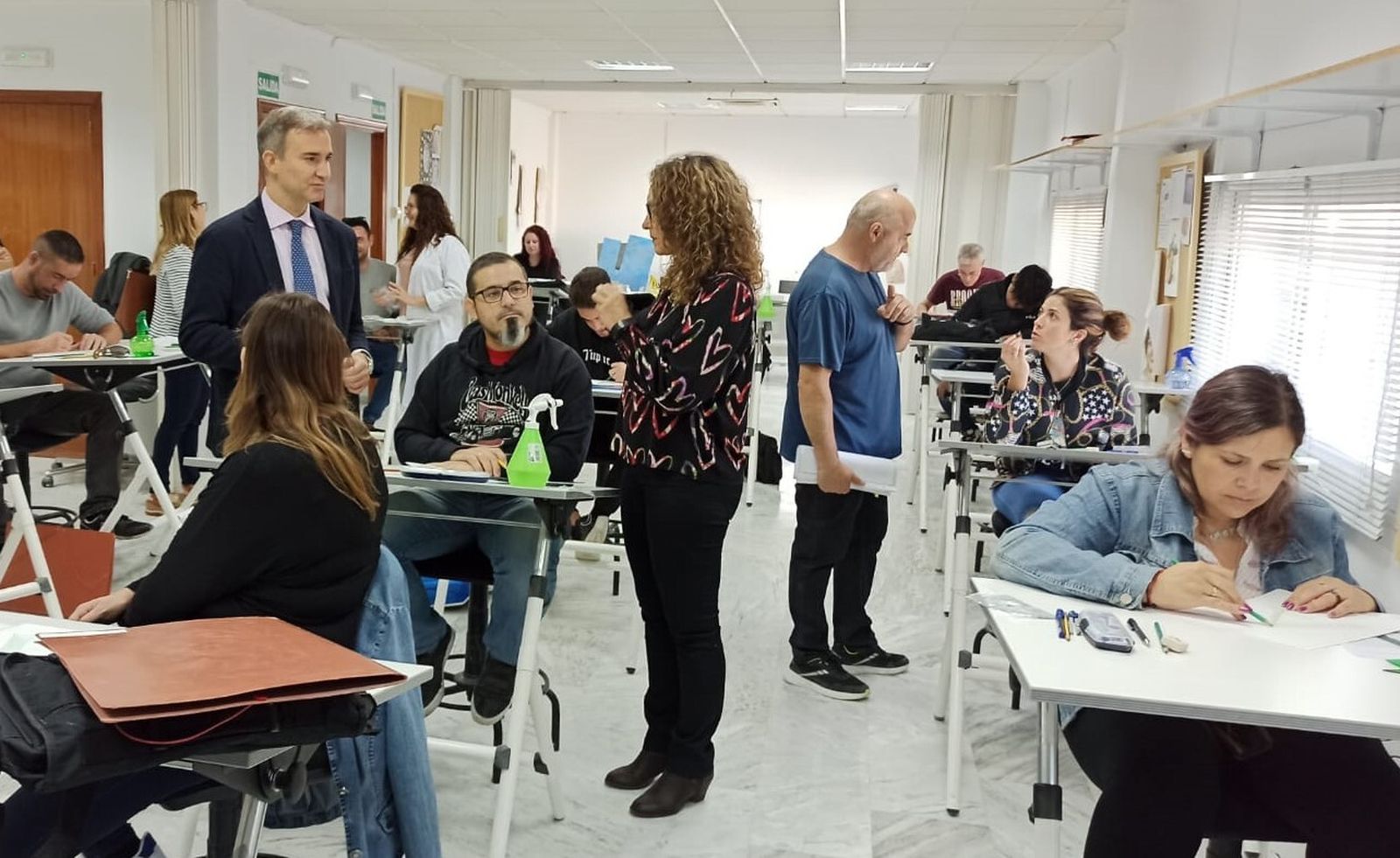 El delegado, en la Escuela de Mármol.