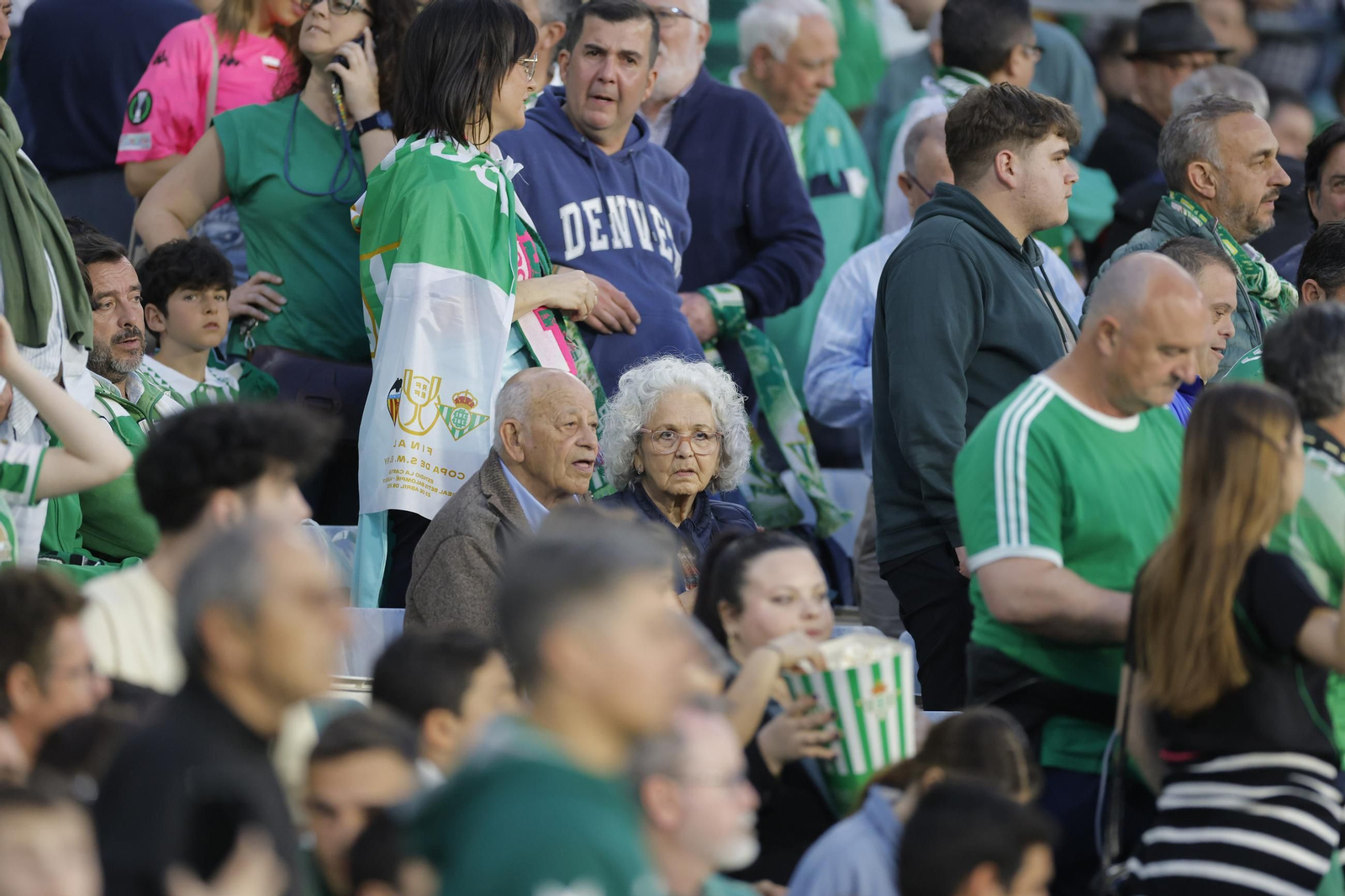 Búscate en las fotos del Betis - Jagiellonia