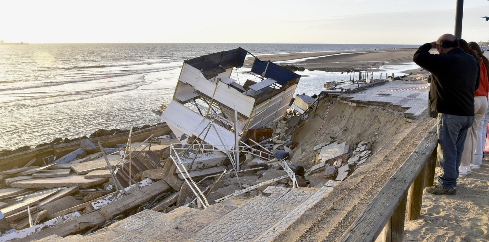 Comienza las obras de regeneración de arena en Matalascañas