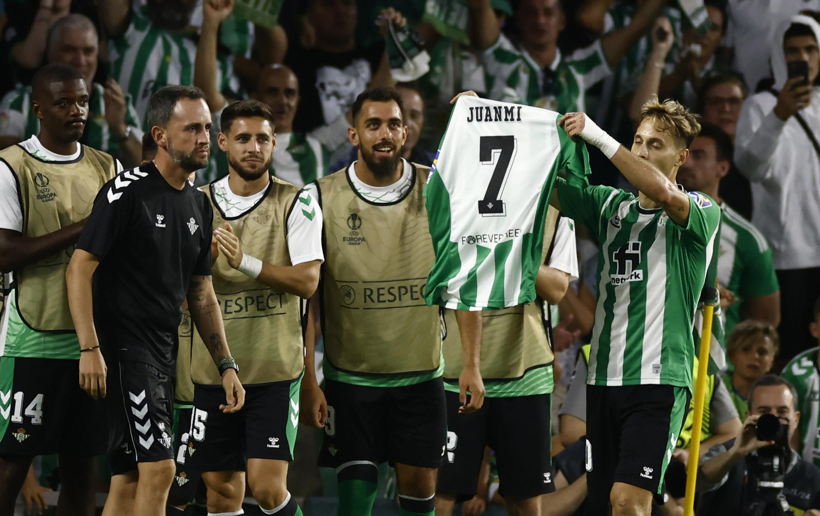 Canales dedica su gol a Juanmi.