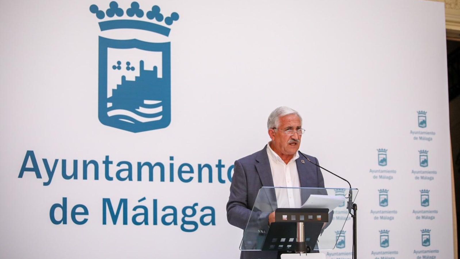 José del Río, concejal de Movilidad, durante la rueda de prensa.