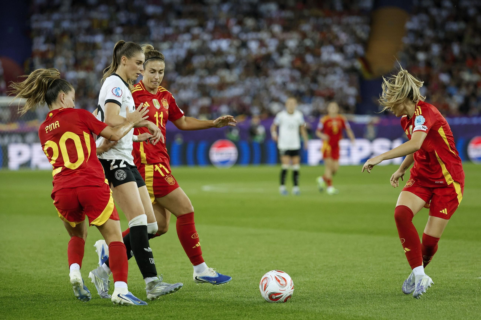 Las mejores imágenes de la semifinal Alemania - España de la Eurocopa femenina