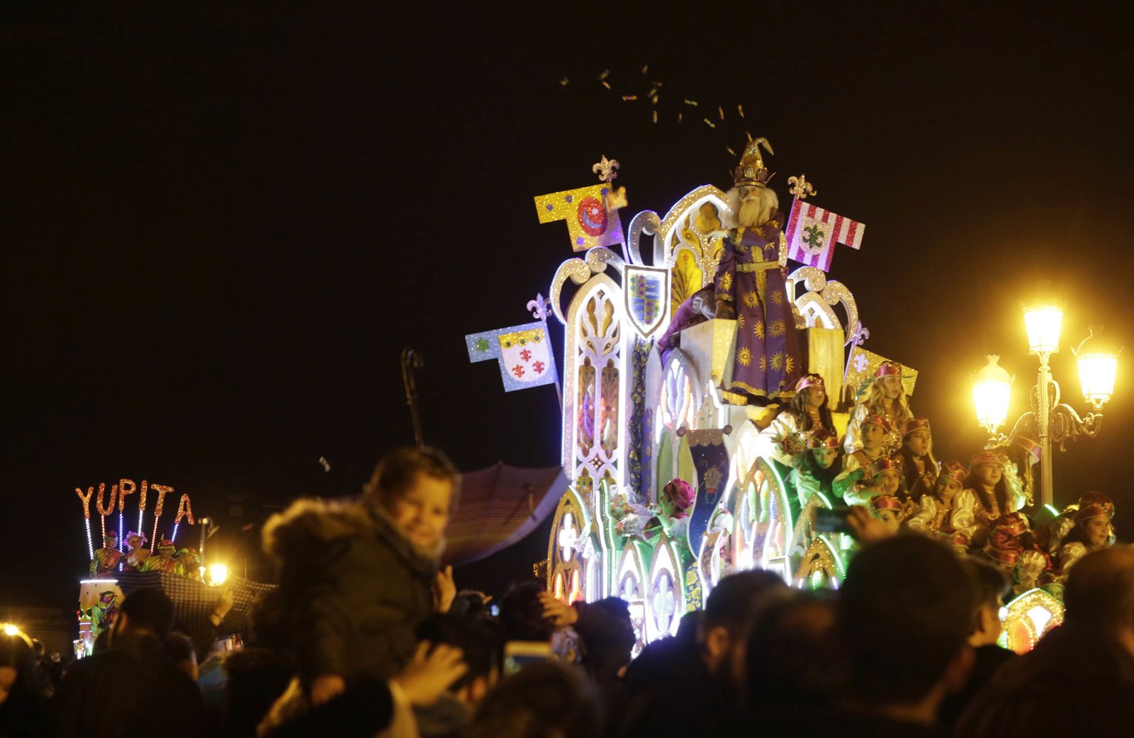 La Cabalgata de Reyes recorre Sevilla