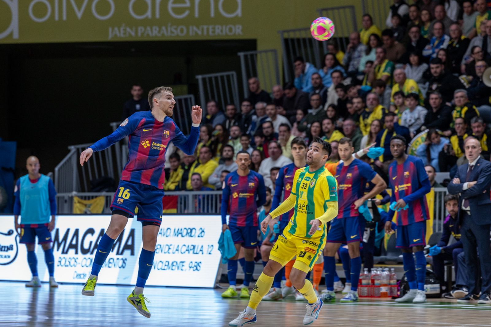 Las mejores imágenes del espectacular encuentro entre Jaén Paraíso Interior FS y Barça (3-3)