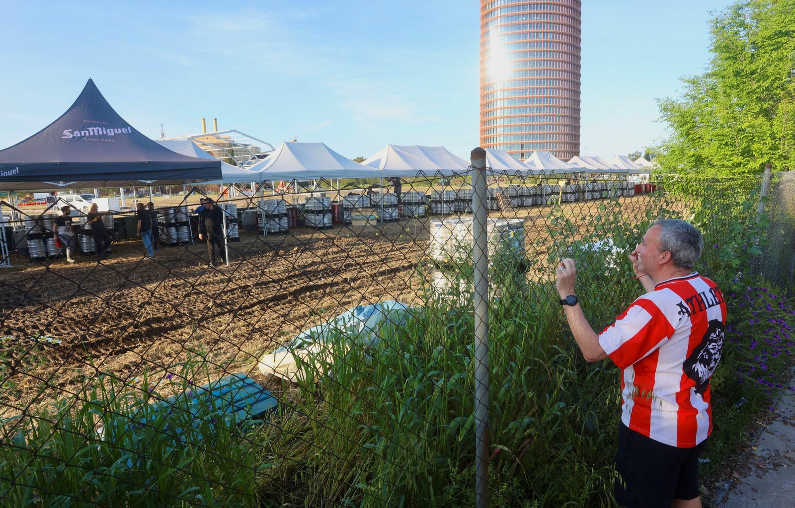Las fotos de la barra de la fanzone del Athletic en Sevilla