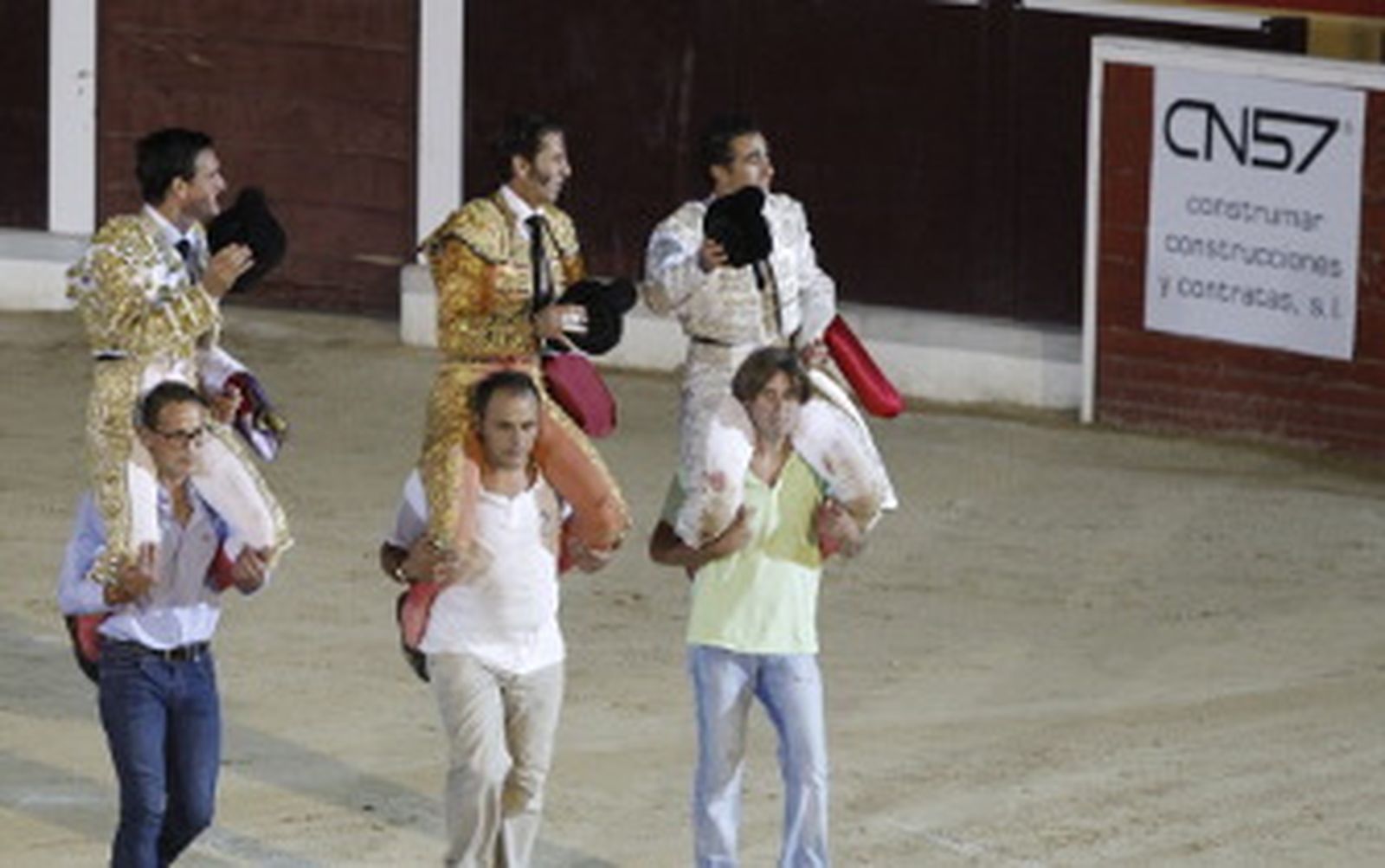 El Fandi y Juan José Padilla pusieron el espectáculo; Torres Jerez la torería