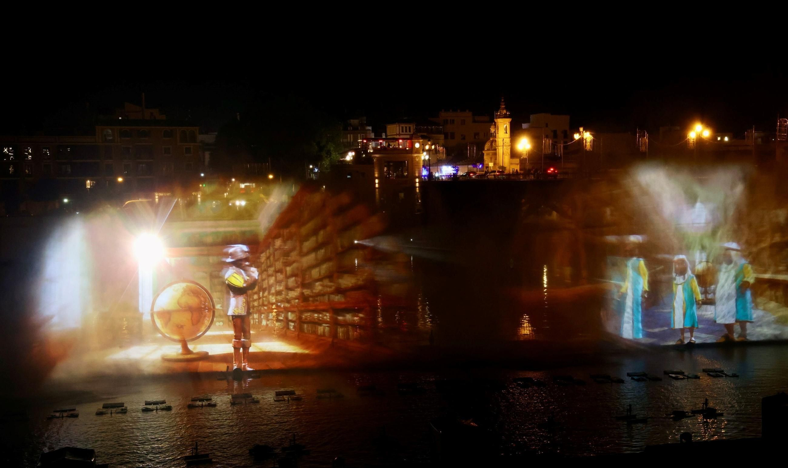 Así es la nueva edición de 'Navigalia': las fotos del espectáculo en el río