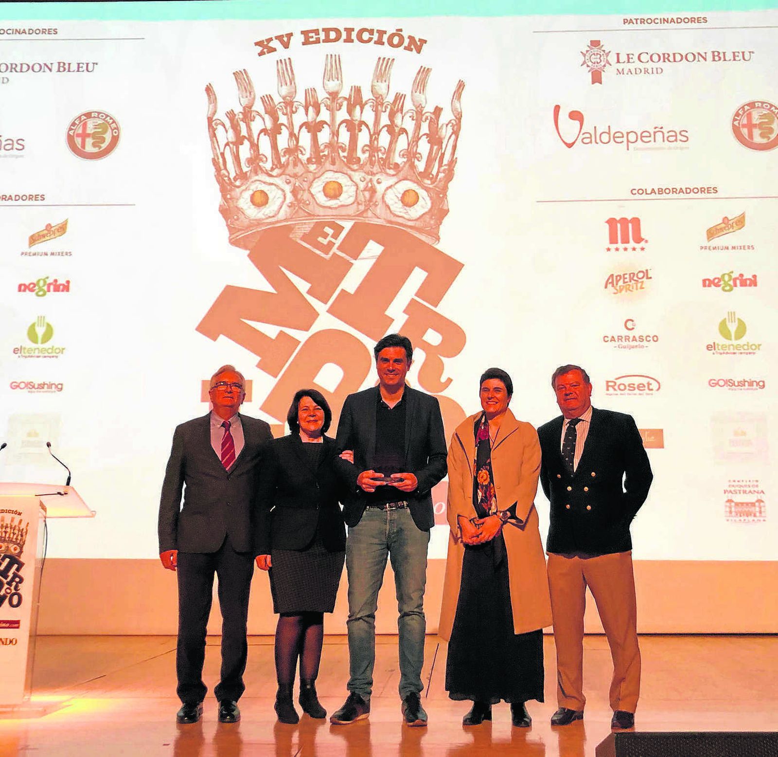 Willy Pérez, en el centro, tras la entrega de premios.